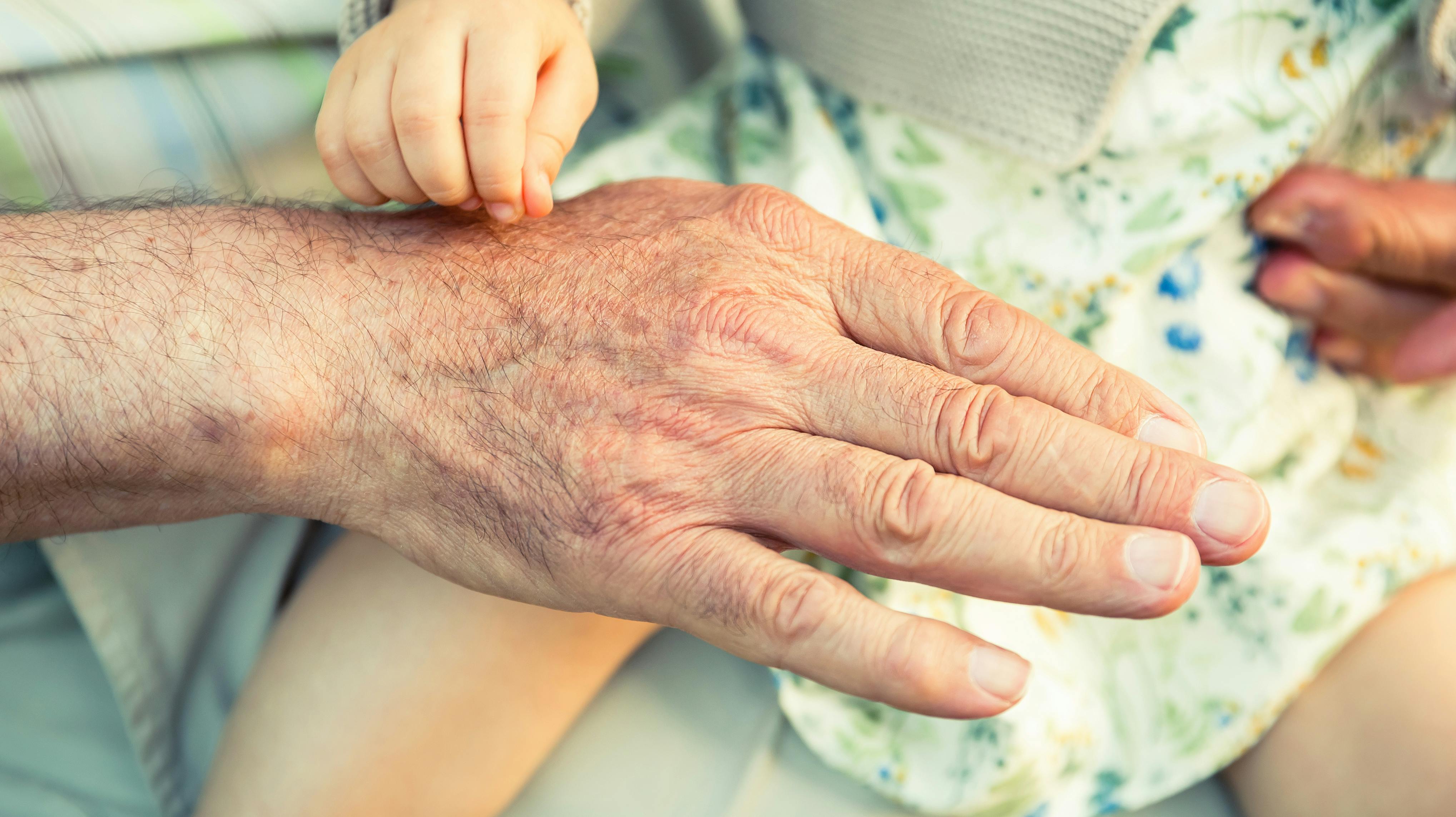 De seneste fem år har der været en håndfuld personer over 80 år, som har brugt en rugemor for at blive forældre.