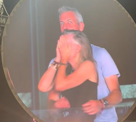 Andy Byron og Kristin Cabot kører "Benægt, benægt, benægt". Den holder næppe i retten. 