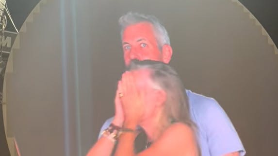 Andy Byron og Kristin Cabot kører "Benægt, benægt, benægt". Den holder næppe i retten.