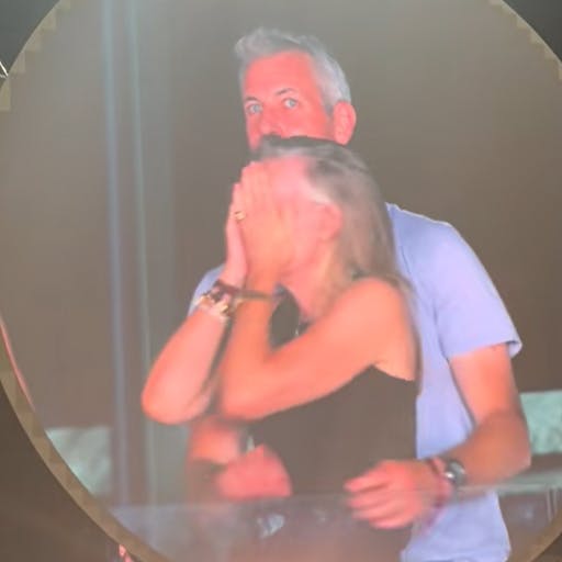 Andy Byron og Kristin Cabot kører "Benægt, benægt, benægt". Den holder næppe i retten.