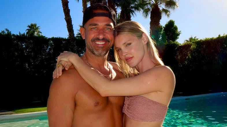 Modellen Joy Corrigan er gravid med "Keeping up with the Kardashians"-ikonets Todd Kraines' barn.