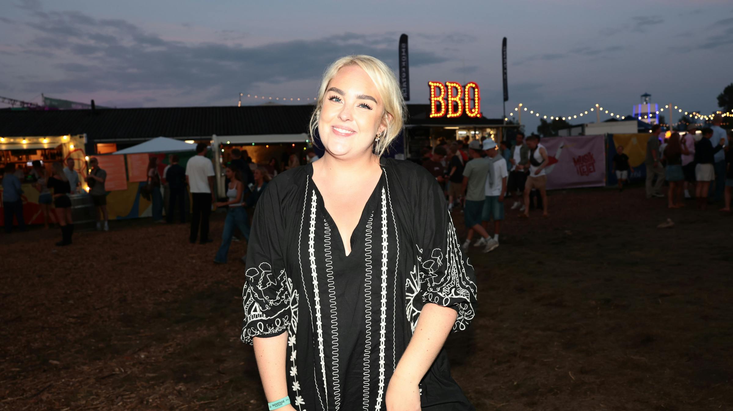 SE og HØR formåede lige at få et billede af den populære youtuber Julia Sofia, efter hendes fans omringede hende.