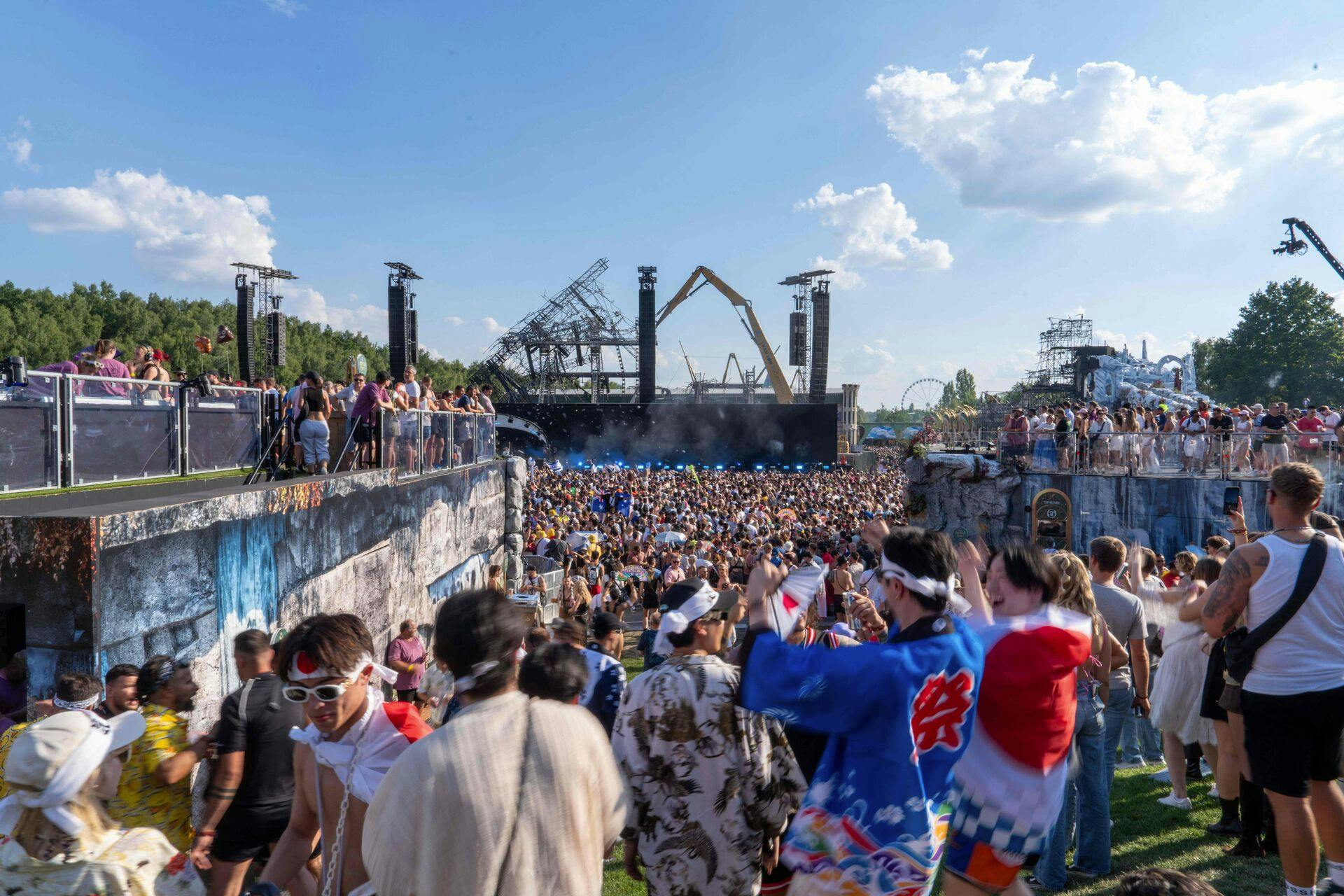 Main Stage, som den så ud fredag, hvor den er ved at blive skilt ad. Den belgiske festival kører denne weekend og næste weekend.
