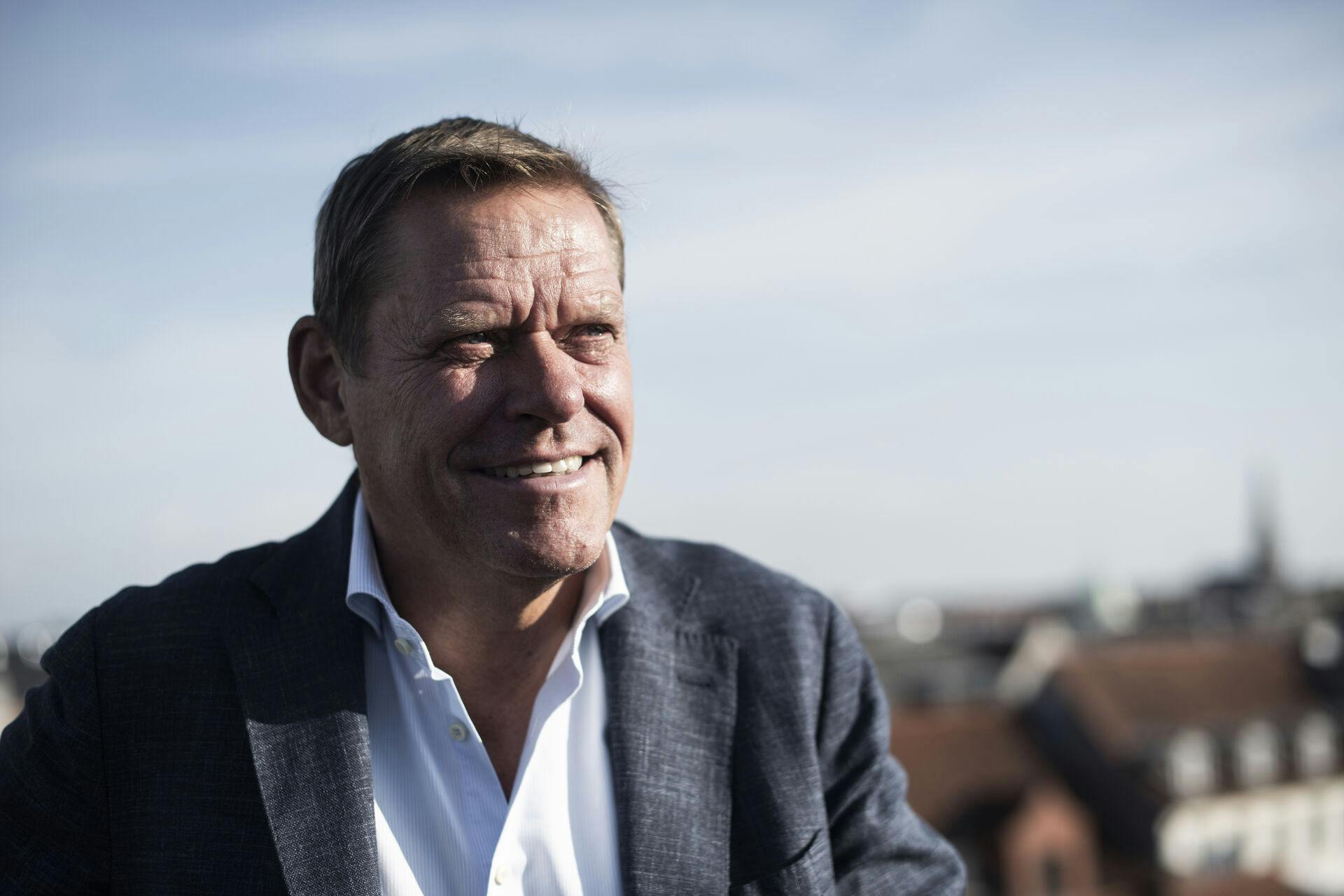 Frank Arnesen er taget til Frankrig for at besøge Visma Lease a Bike og Jonas Vingegaard.