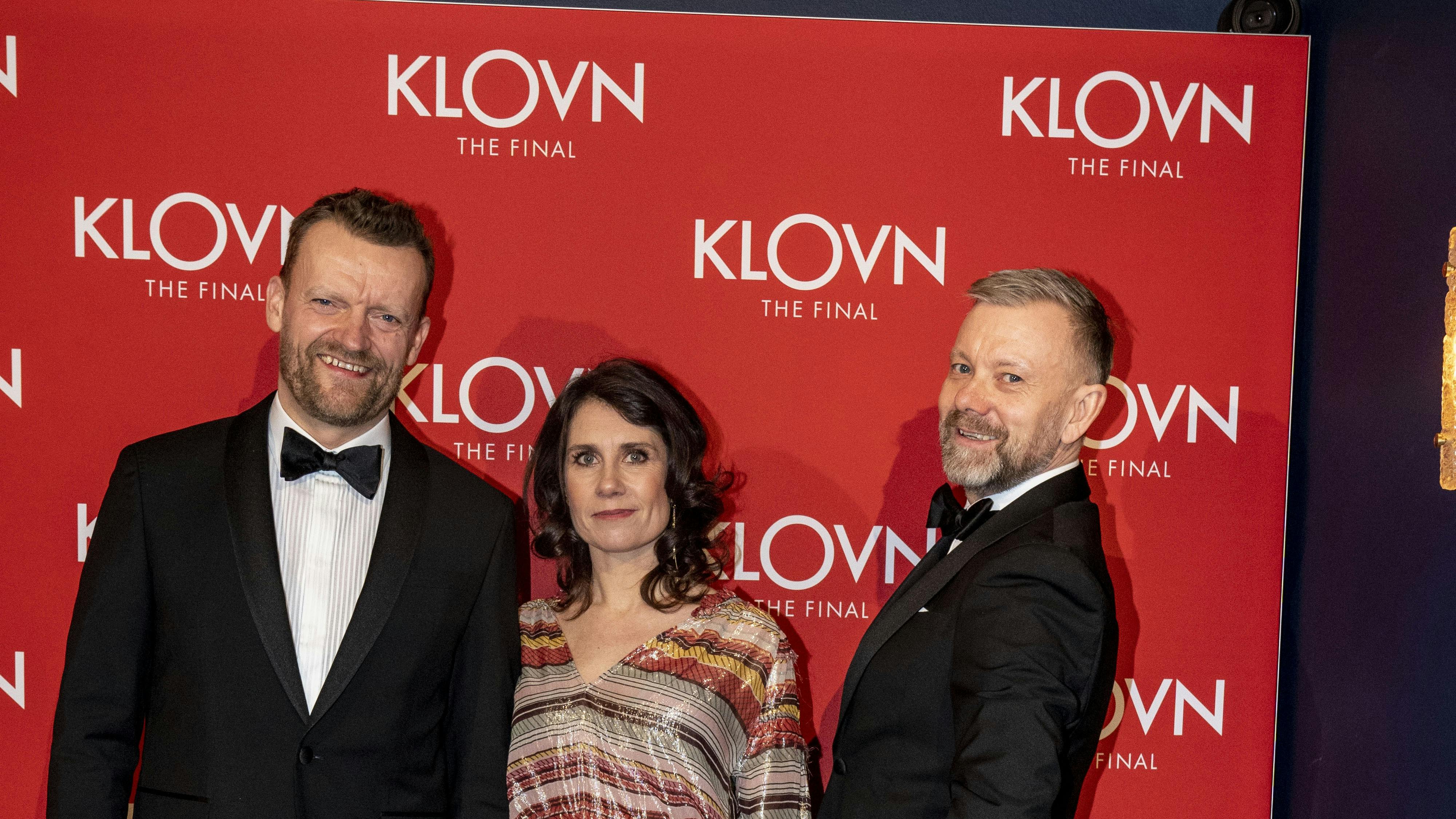 I den længeventede nye sæson af Klovn følger seerne Casper og Frank til et kontroversielt møde hos Nordisk Film, hvor snakken hurtigt falder på krænkelser og Martin Brygmann.