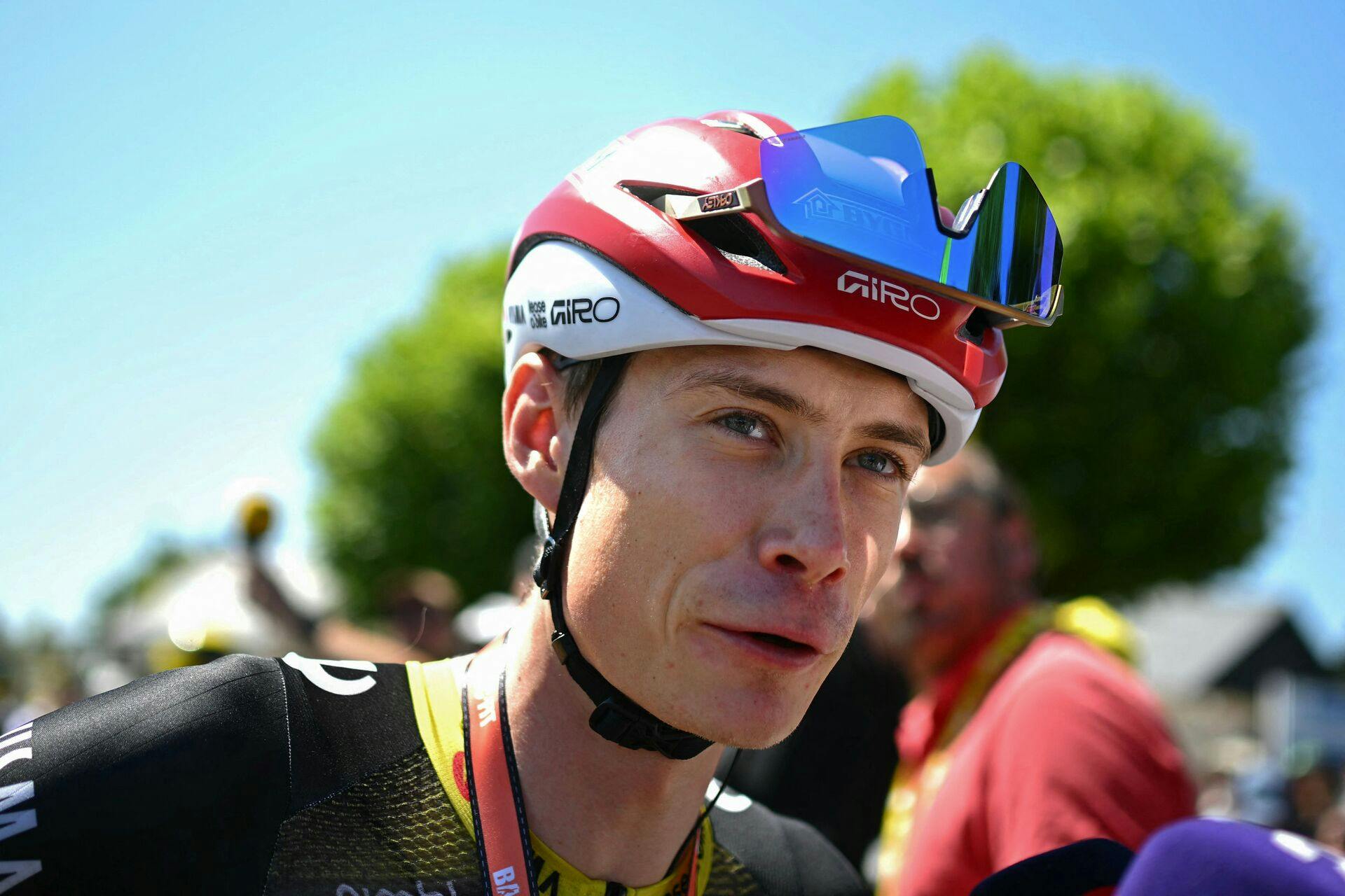 Det var nok ikke lige et besøg fra Frank Arnesen, som Jonas Vingegaard havde forventet at få under Tour de France i år.