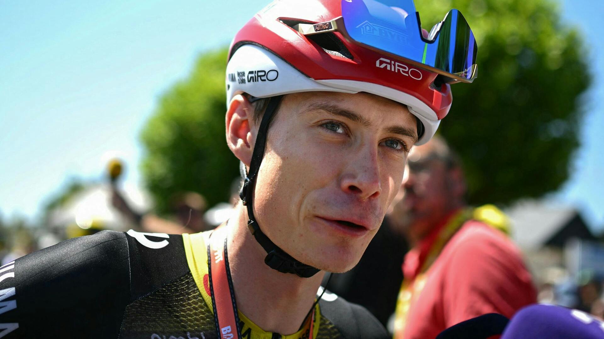 Det var nok ikke lige et besøg fra Frank Arnesen, som Jonas Vingegaard havde forventet at få under Tour de France i år.