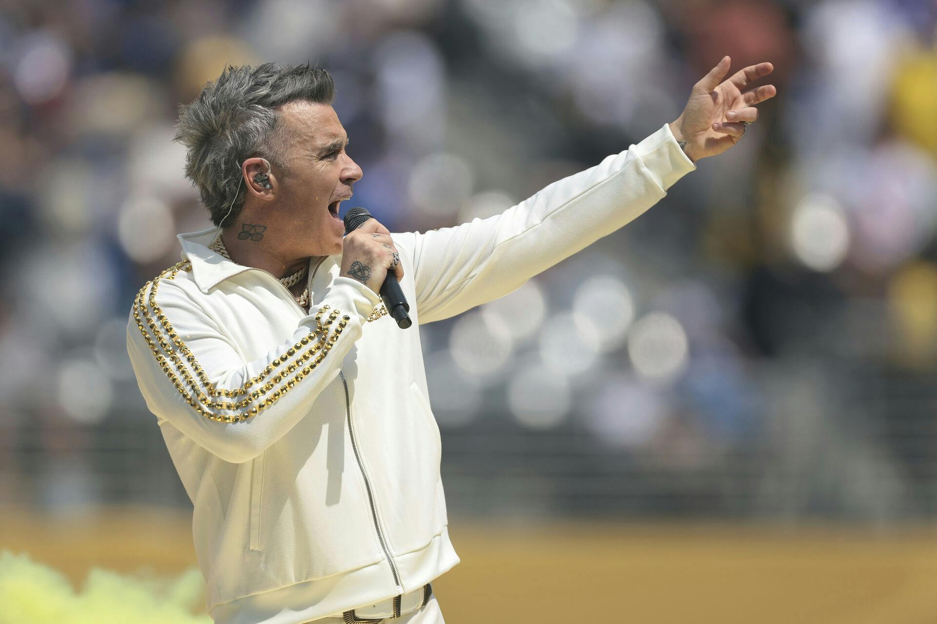 Robbie Williams har de seneste måneder været meget åben på Instagram om sine psykiske problemer og deler ofte private beskeder med sine mange fans.