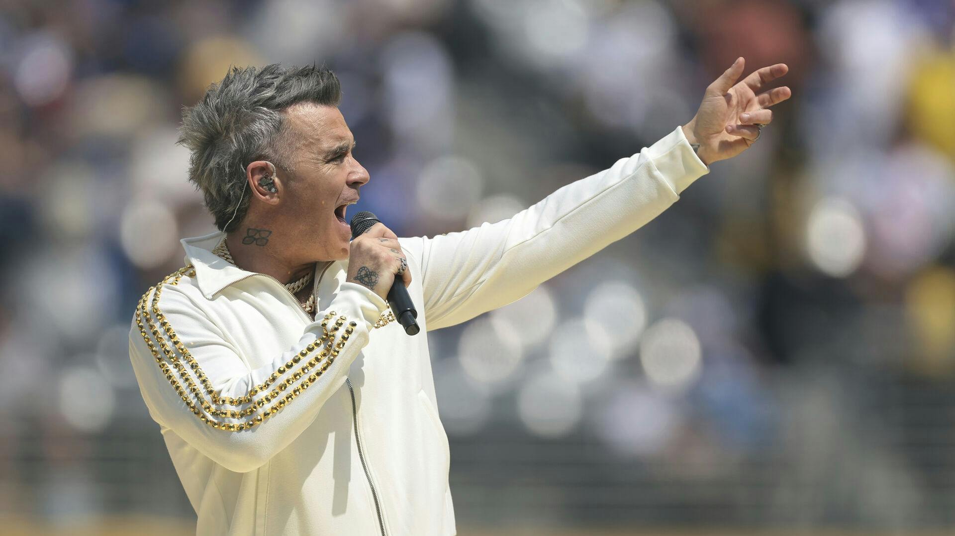 Robbie Williams har de seneste måneder været meget åben på Instagram om sine psykiske problemer og deler ofte private beskeder med sine mange fans.