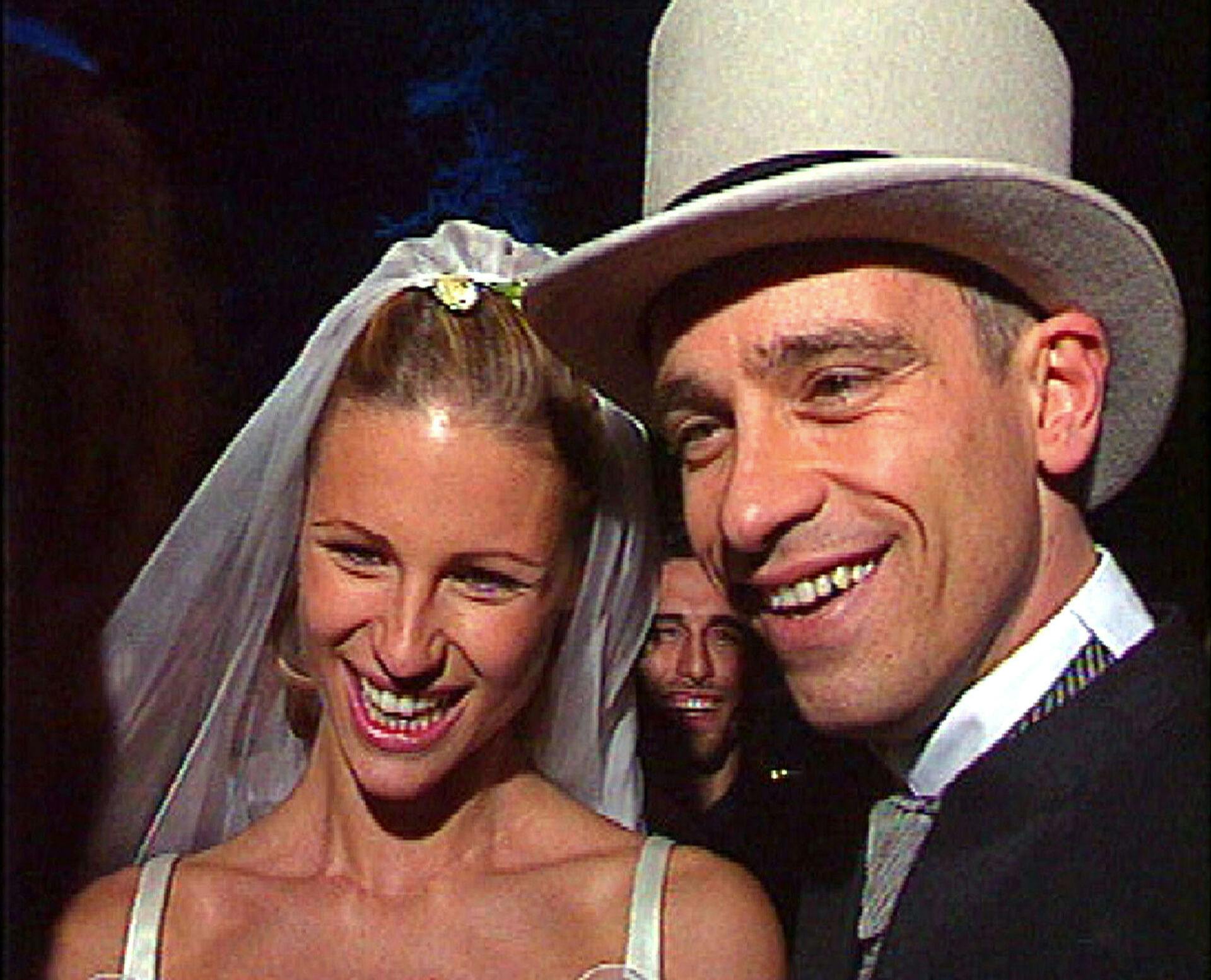 ROM02Eros Ramazzotti og den schweiziske model Michelle Hunziker blev gift tilbage i 1998.