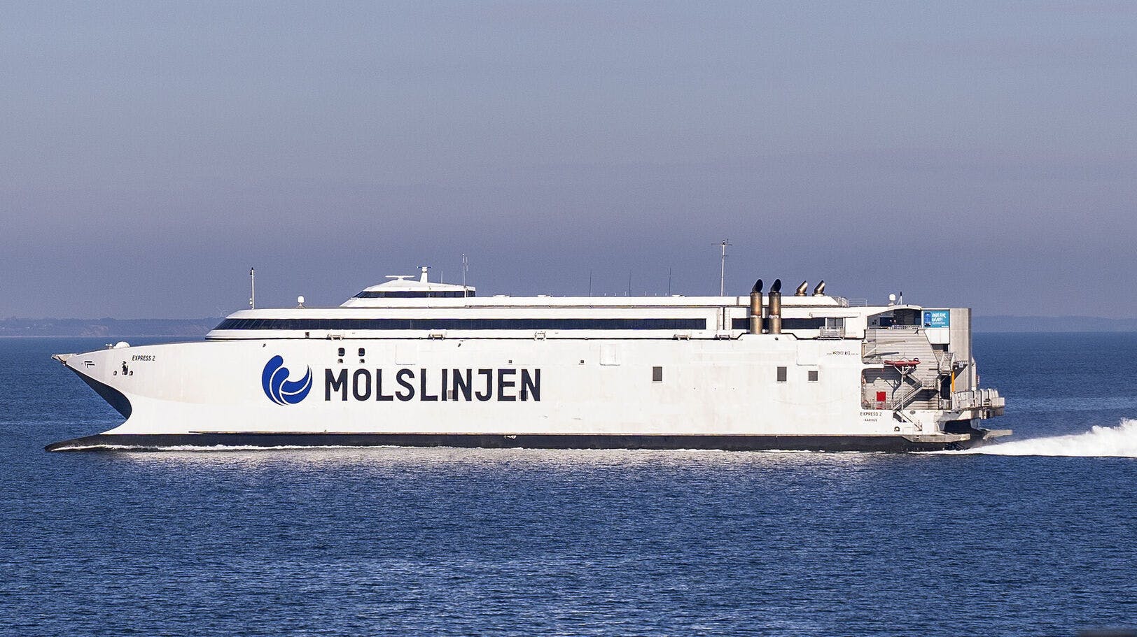 Molslinjen fortæller nu, at der er blevet købt to spritnye kæmpefærger, som fremover skal transporterer passagerne.