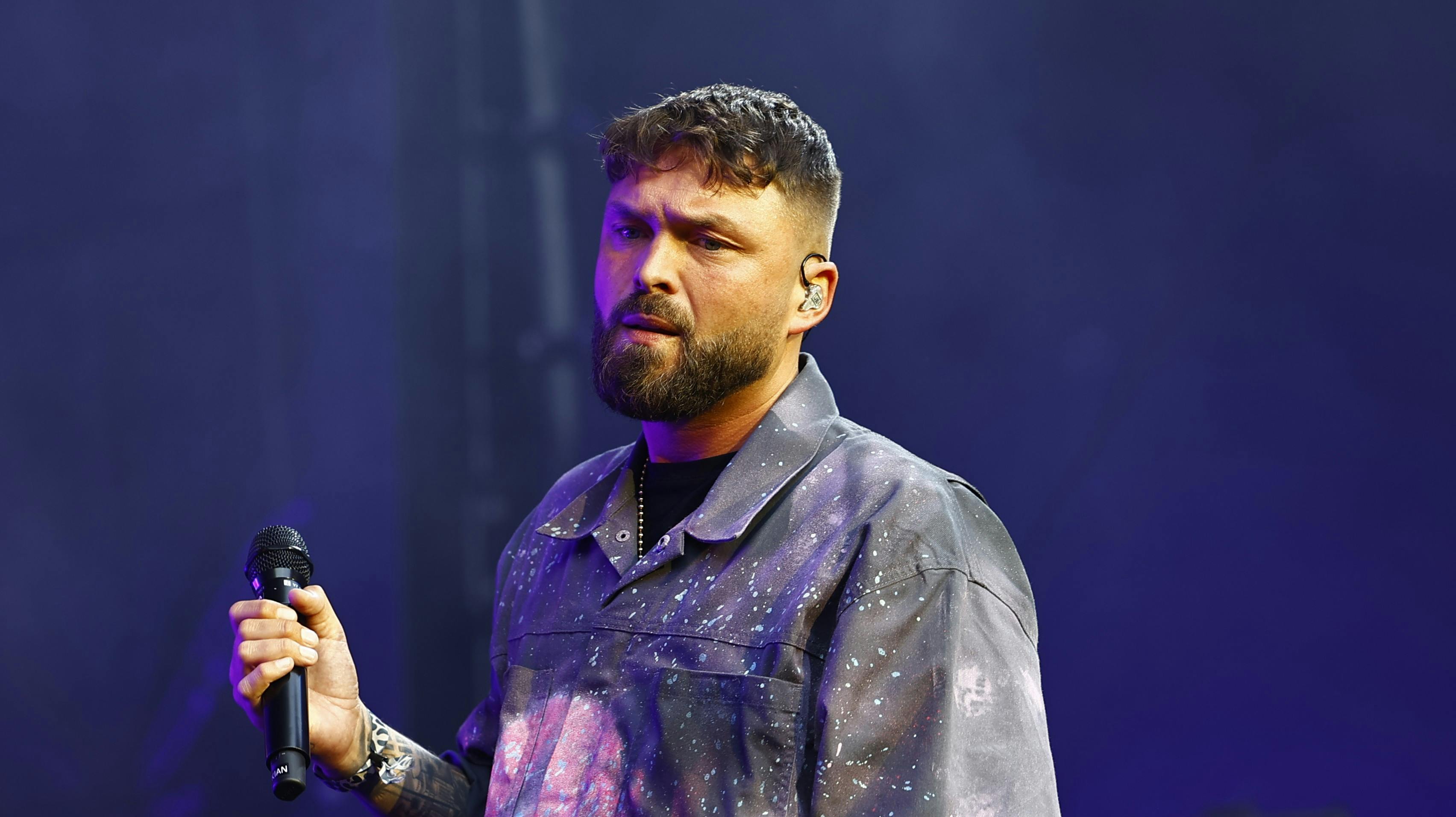 Gilli er fast inventar på de danske festivaler. Her ses på scenen under Smukfest sidste år.