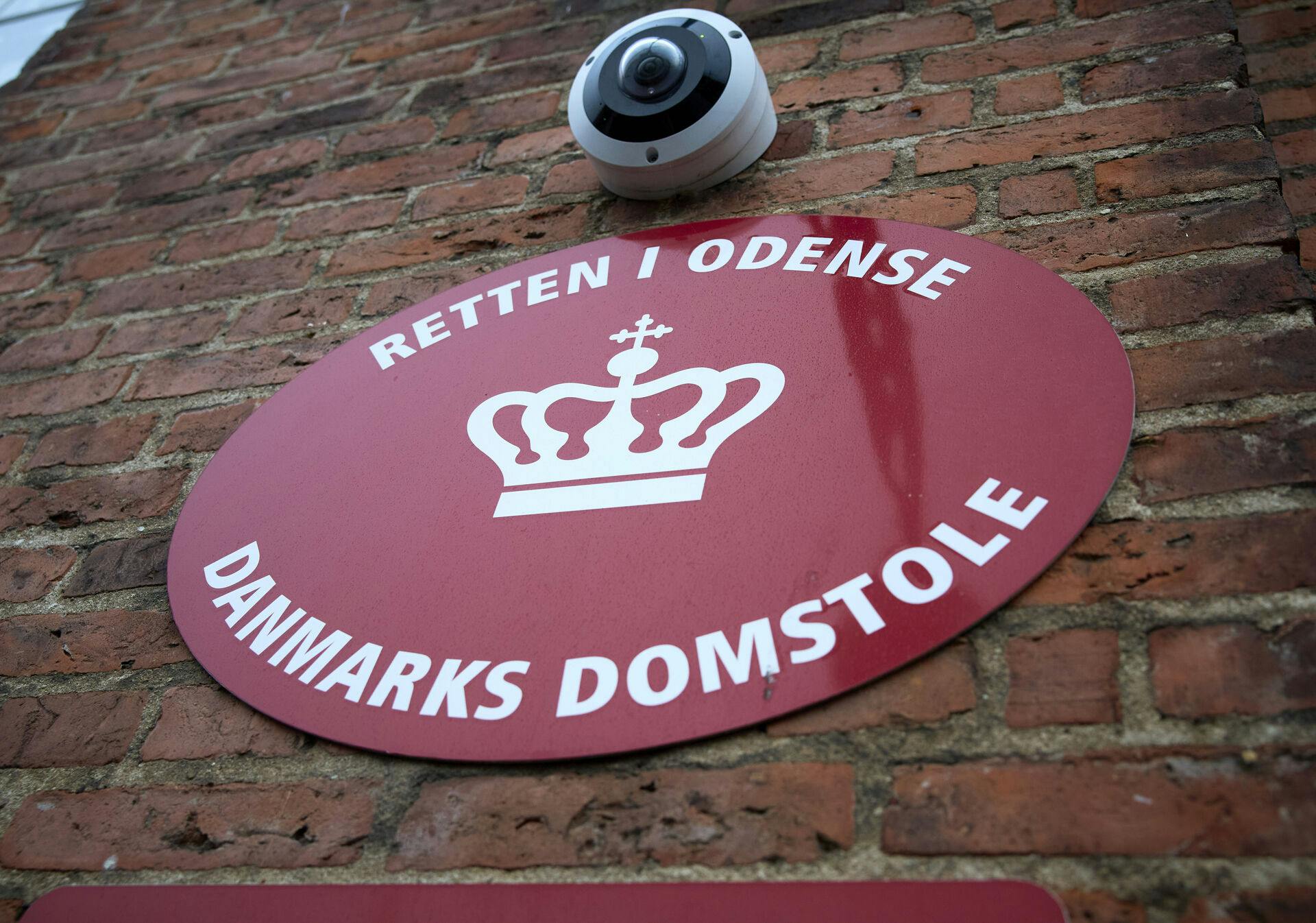To svenske mænd stilles tirsdag formiddag for en dommer i Retten i Odense med krav om varetægtsfængsling for drabsforsøg.