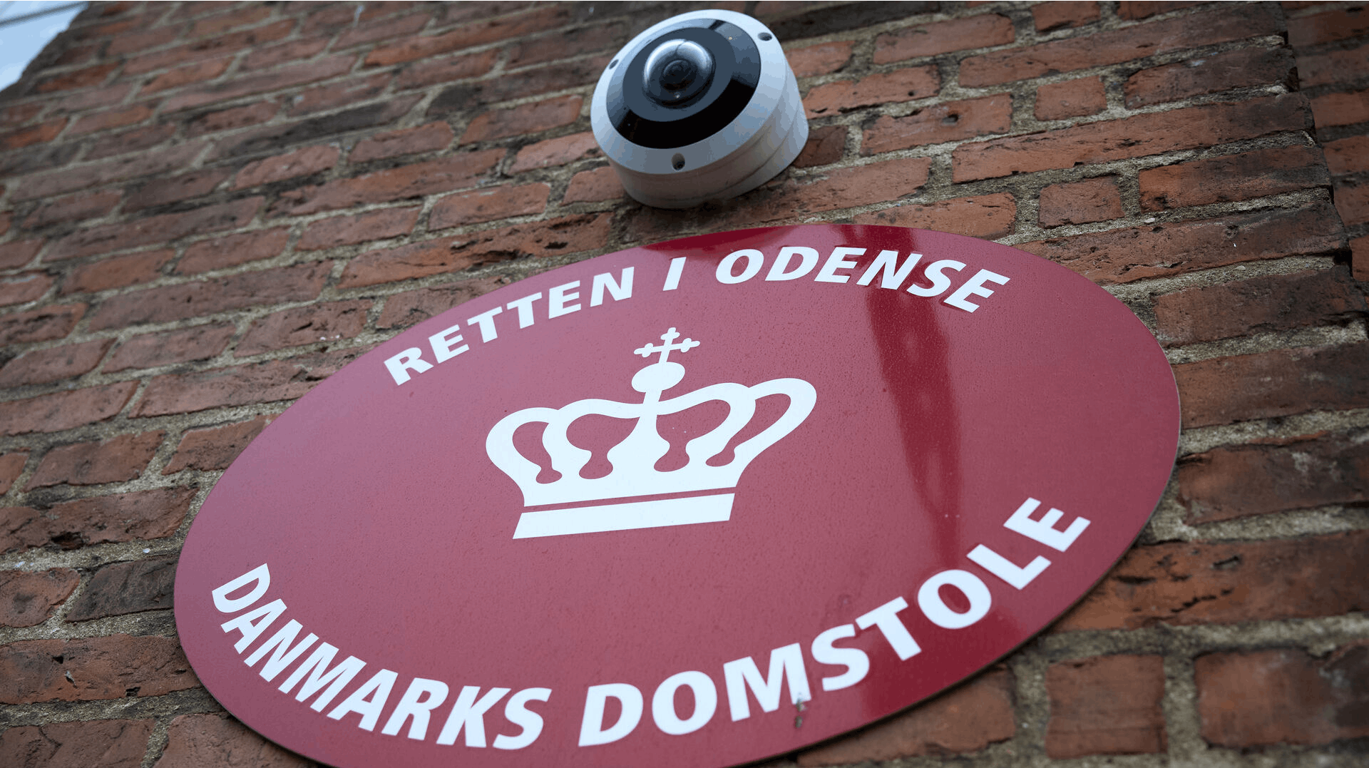 To svenske mænd stilles tirsdag formiddag for en dommer i Retten i Odense med krav om varetægtsfængsling for drabsforsøg.