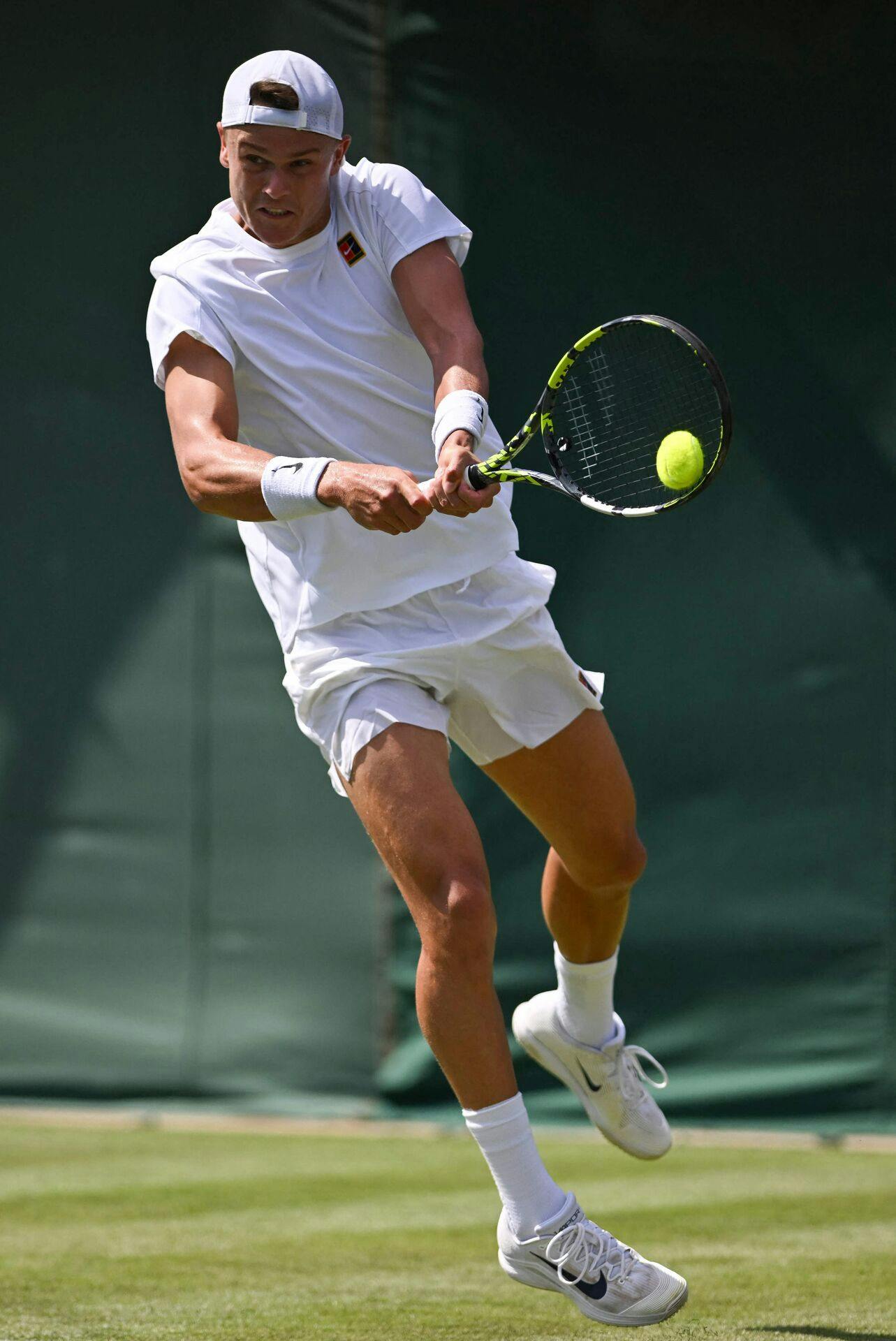Den danske tennisspiller Holger Rune har ansat en ny fysisk træner.