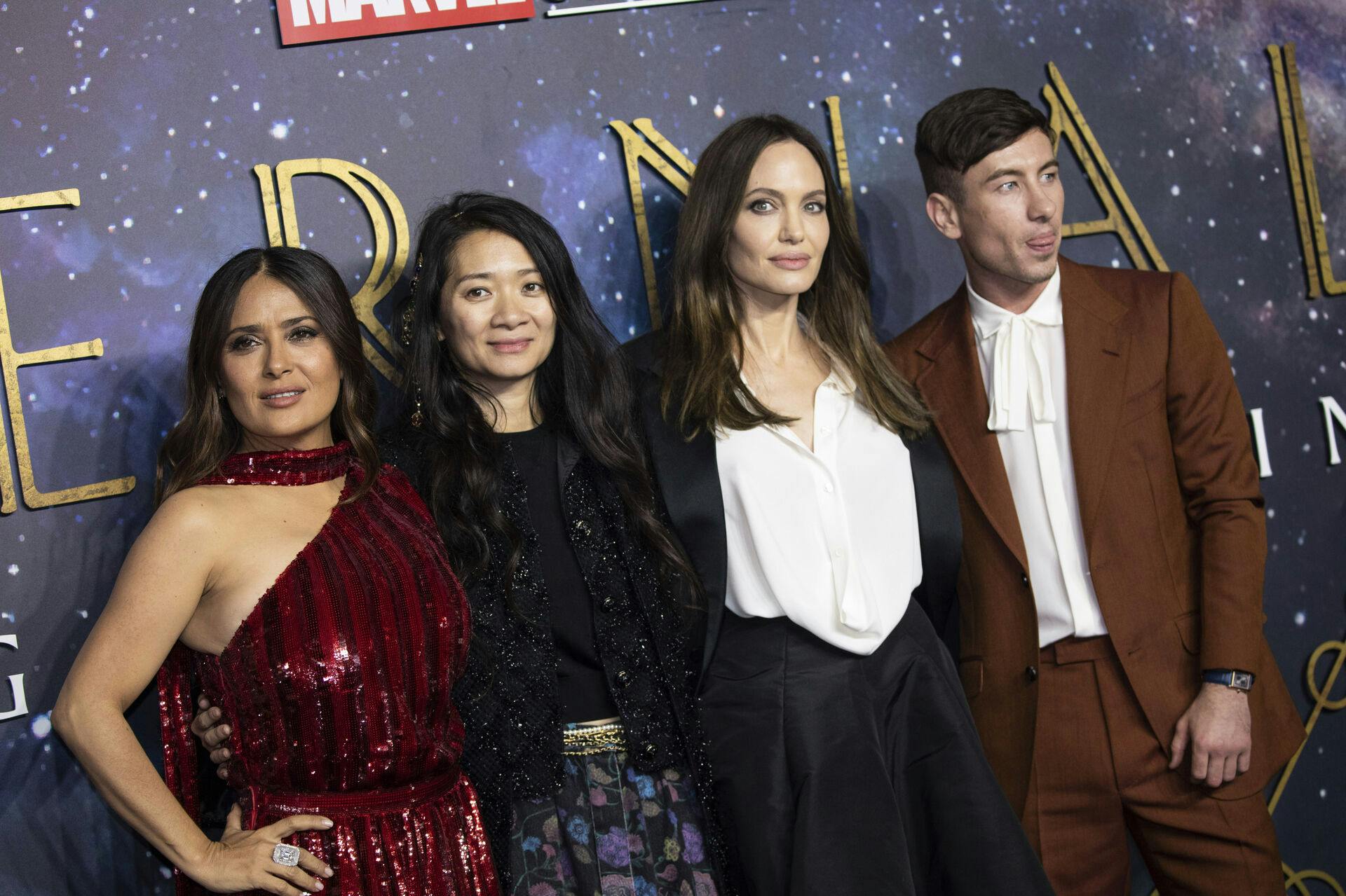 Salma Hayek, Chloe Zhao, Angelina Jolie og Barry Keoghan til premieren på "Eternals" i London i 2021.