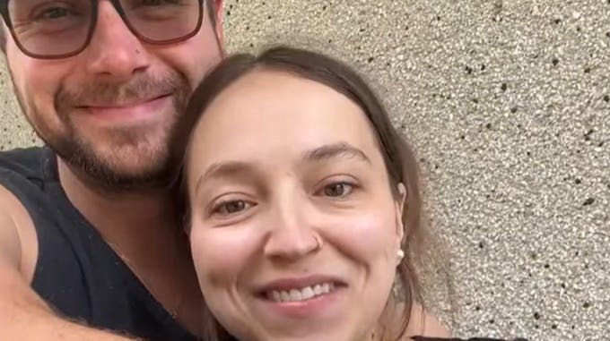 Hannah Carnat-Gronneruds forlovede, Ian, er på tragisk vis afgået ved døden i en arbejdsulykke