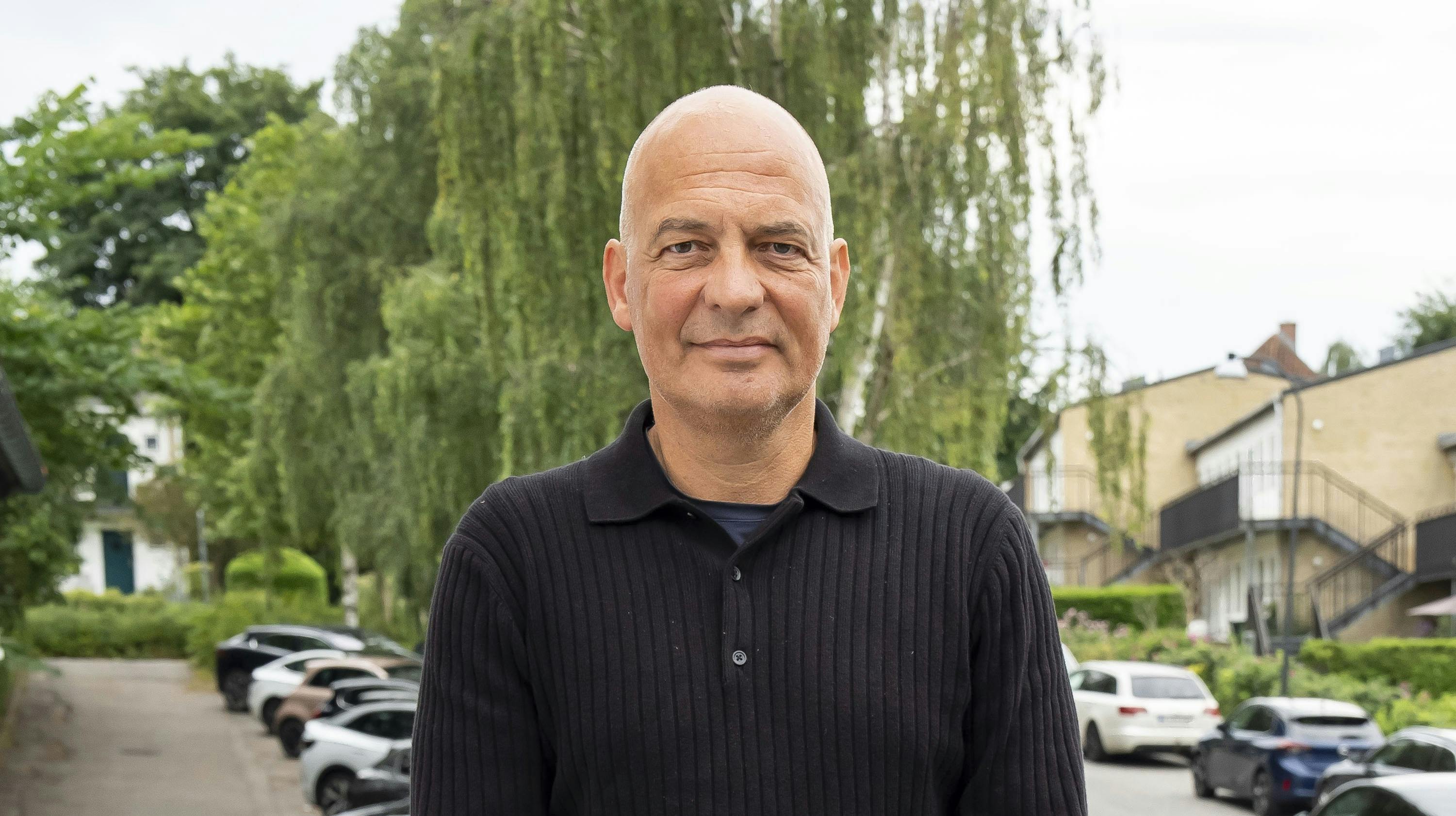 - Det er den letteste ting i verden at være mandagstræner, også med vejret, siger TV 2-værten Peter Tanev efter kritik af TV 2's dækning af uvejret i denne uge.