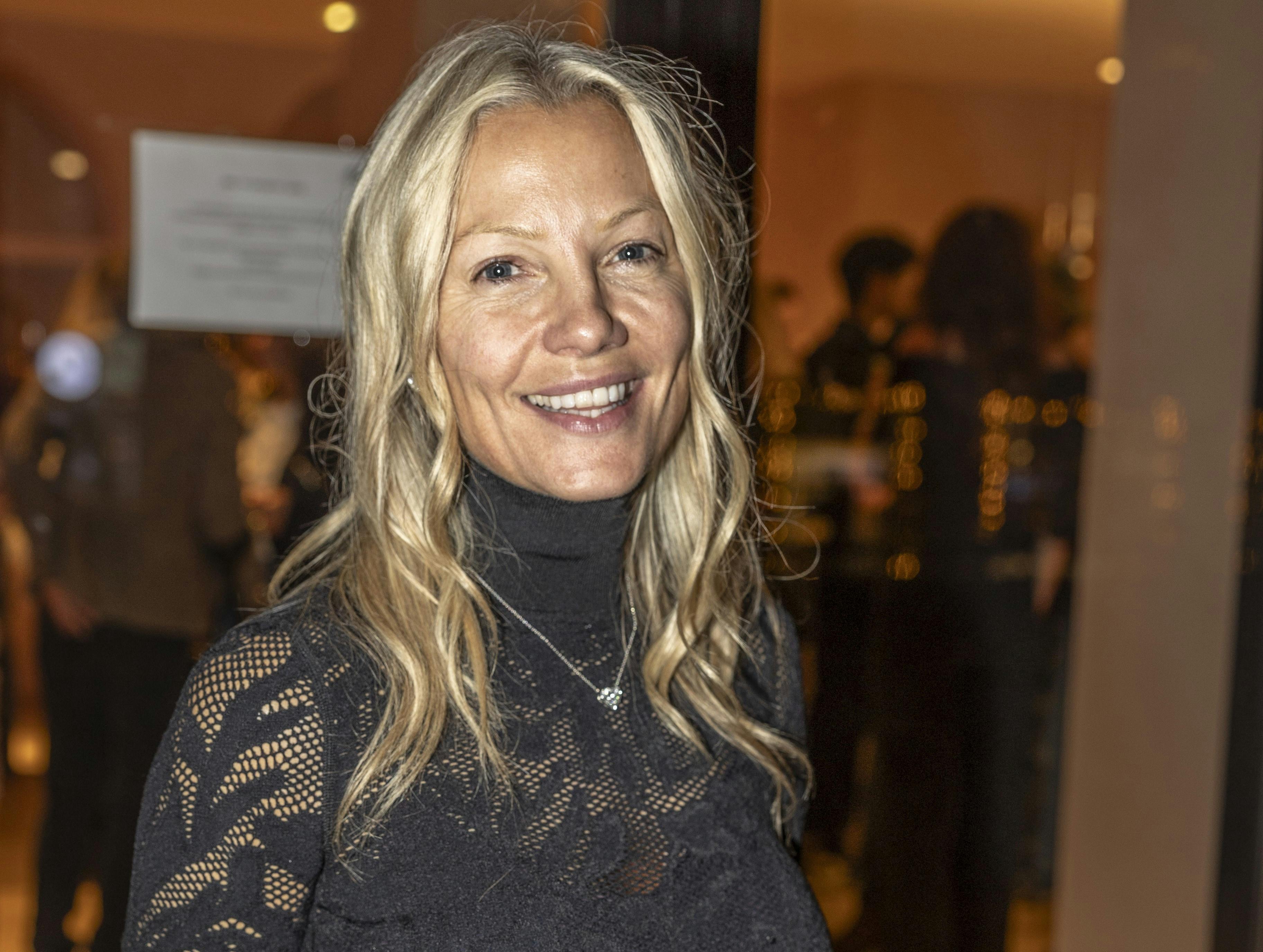 Caroline Fleming fortryder, at hun havde telefonen fremme på farten. 