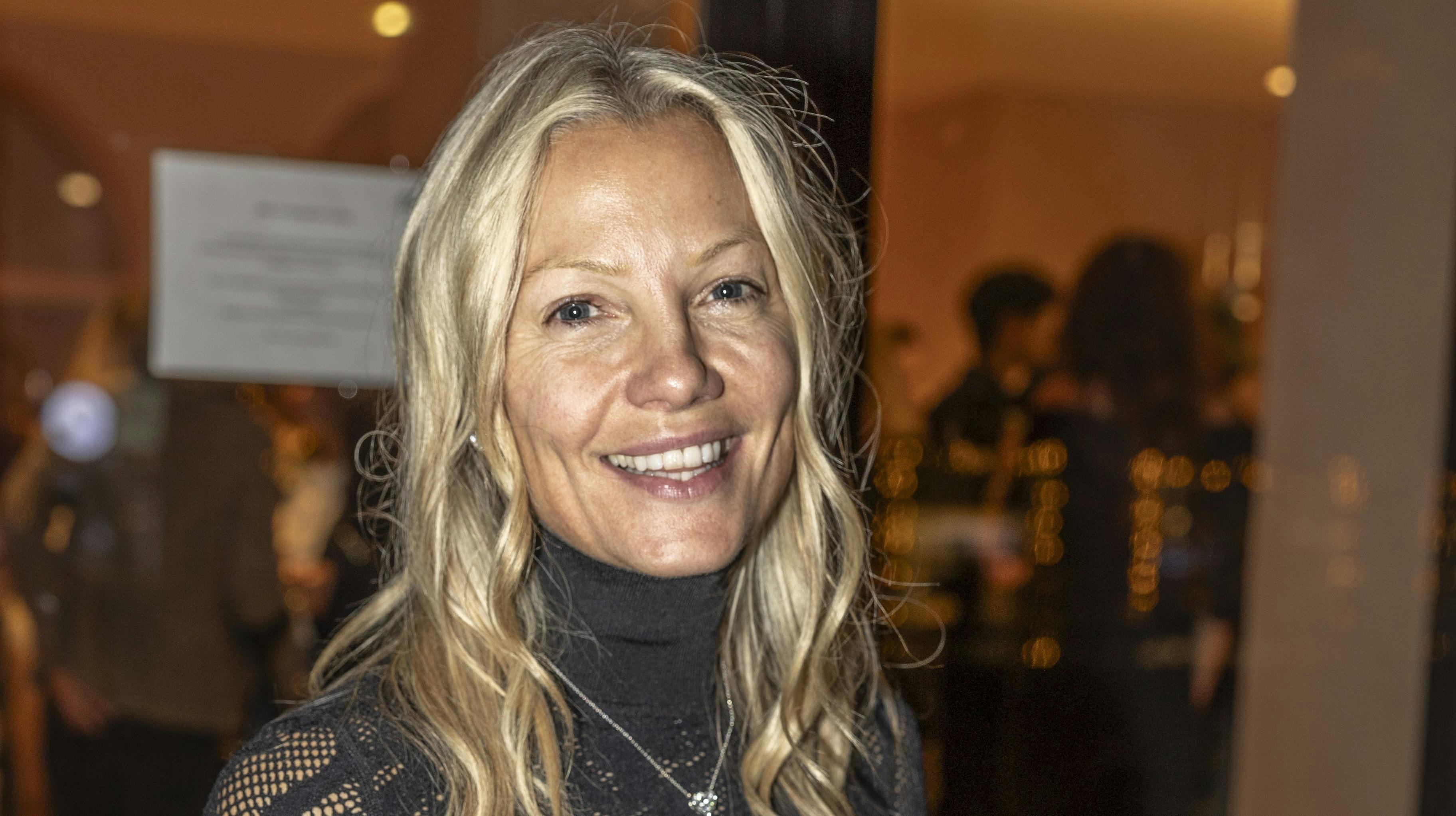 Caroline Fleming fortryder, at hun havde telefonen fremme på farten.