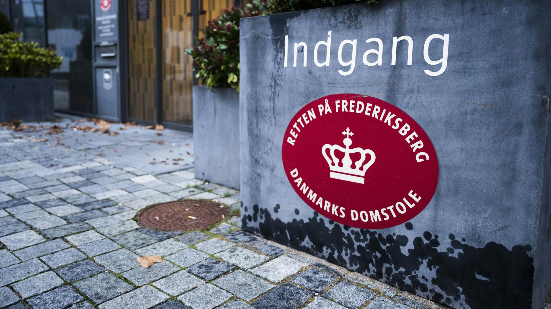 Læreren er tiltalt ved Retten på Frederiksberg.