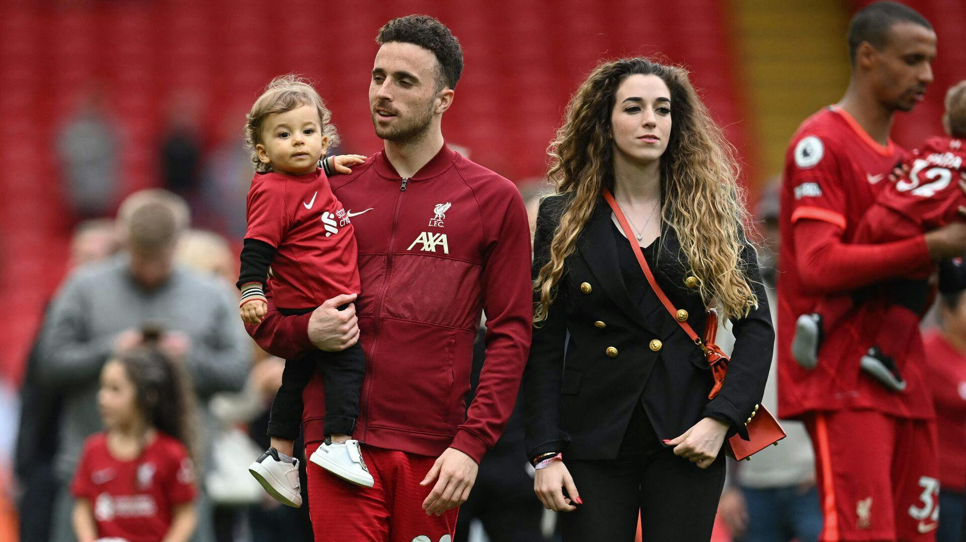 Rute Cardoso og Diogo Jota havde deres ene barn med på banen, da Liverpool kunne fejre klubbens 20. mesterskab.