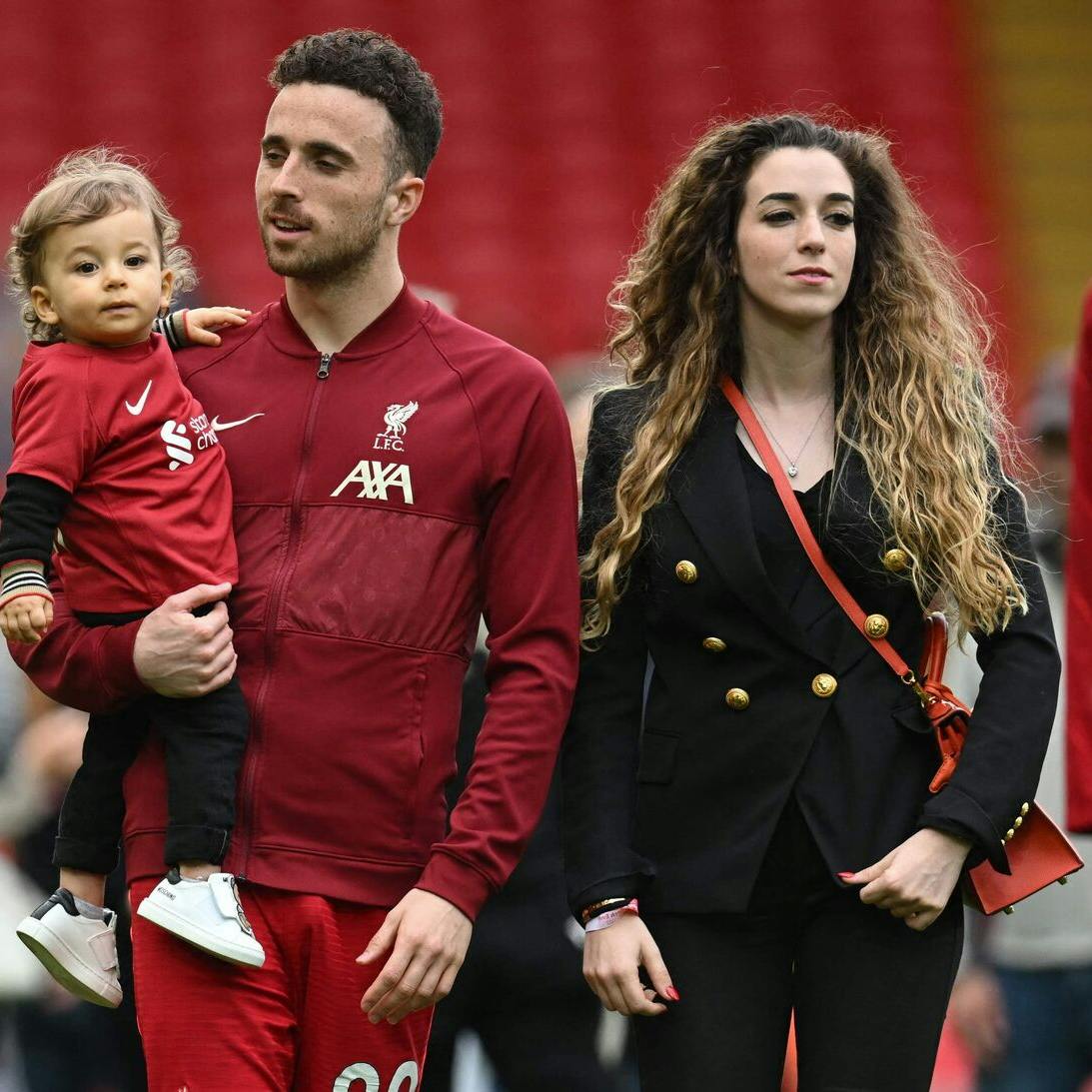 Rute Cardoso og Diogo Jota havde deres ene barn med på banen, da Liverpool kunne fejre klubbens 20. mesterskab.