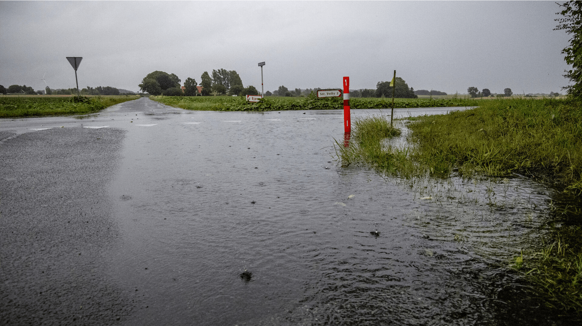 Det første dobbelte skybrud blev mandag målt her ved Bjørup på Falster.