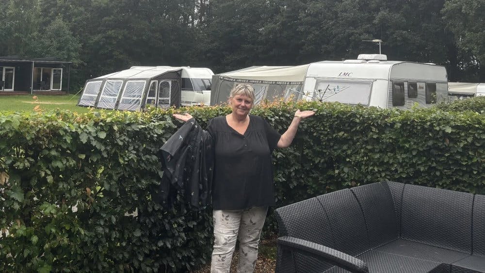 Alice Kristiansen, der er forpagter på en campingplads i Silkeborg, siger, at vejrvarsler er af større betydning for deres campingplads end selve vejret.