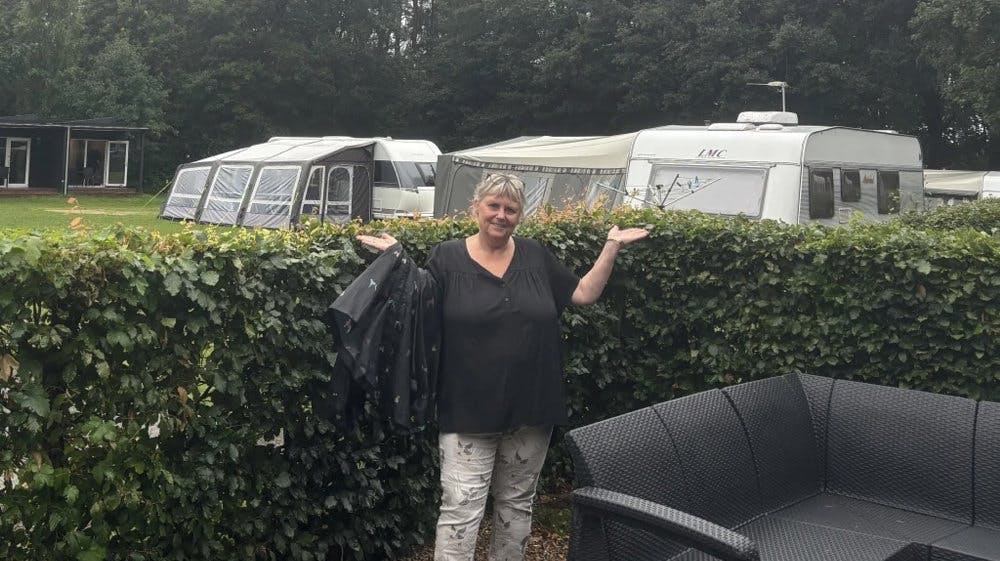 Alice Kristiansen, der er forpagter på en campingplads i Silkeborg, siger, at vejrvarsler er af større betydning for deres campingplads end selve vejret.
