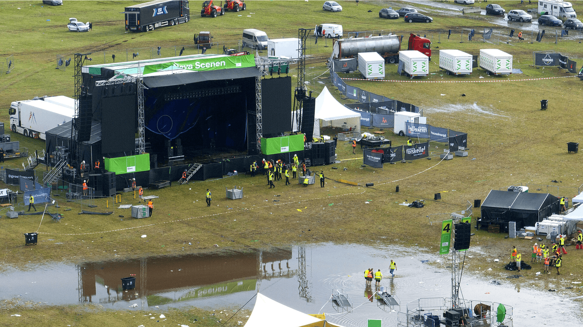 Regnen skyllede Grøn væk – men billetkøbere får nu valget: Få pengene retur eller støtte Muskelsvindfonden. Omkring 20.000 gæster blev evakueret fra festivalpladsen i Esbjerg torsdag efter kraftigt skybrud og oversvømmelser.