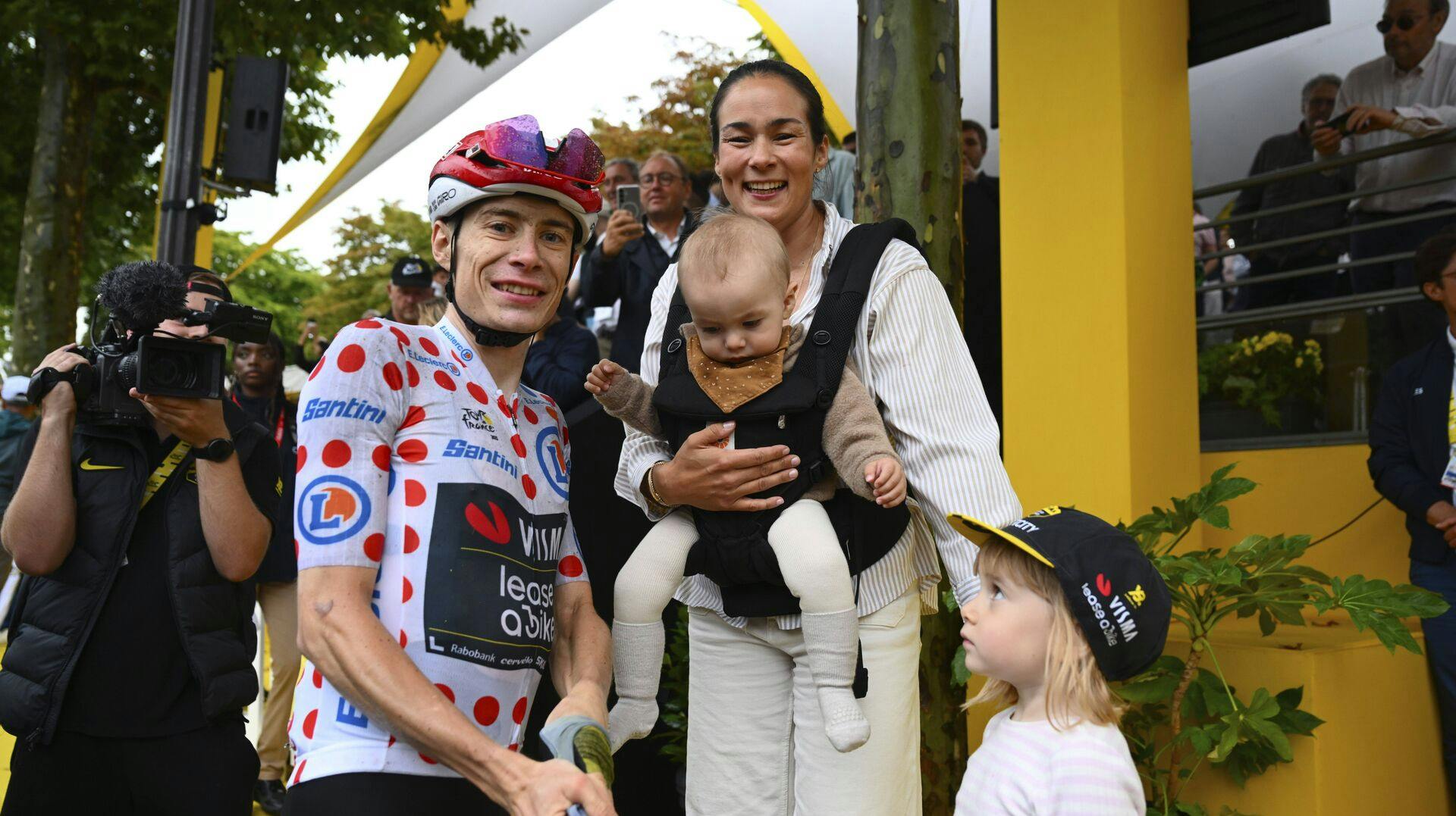 Vingegaard-familien samlet.