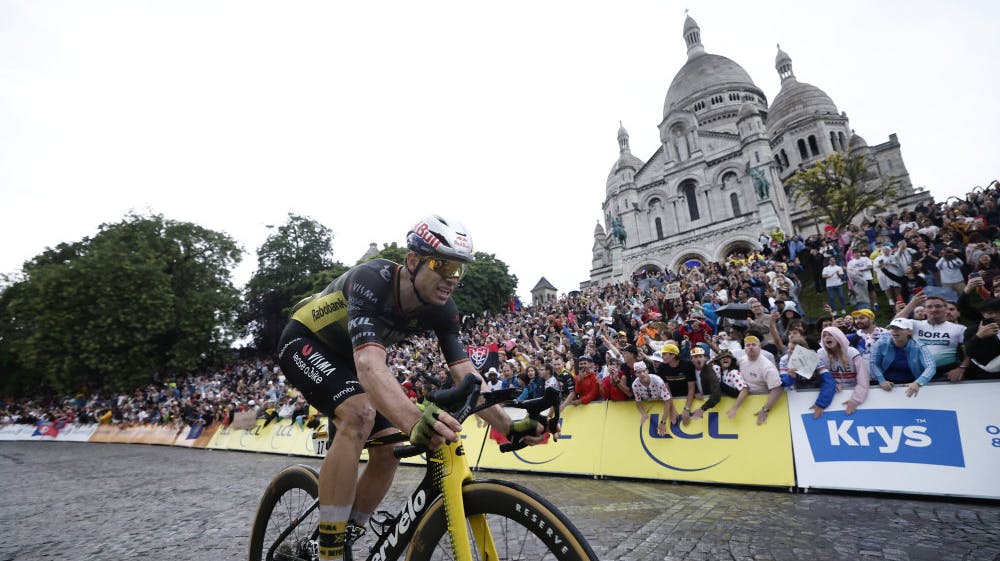 På den sidste opkørsel af Montmatre-stigningen kørte Wout van Aert fra Tadej Pogacar og resten af frontgruppen.