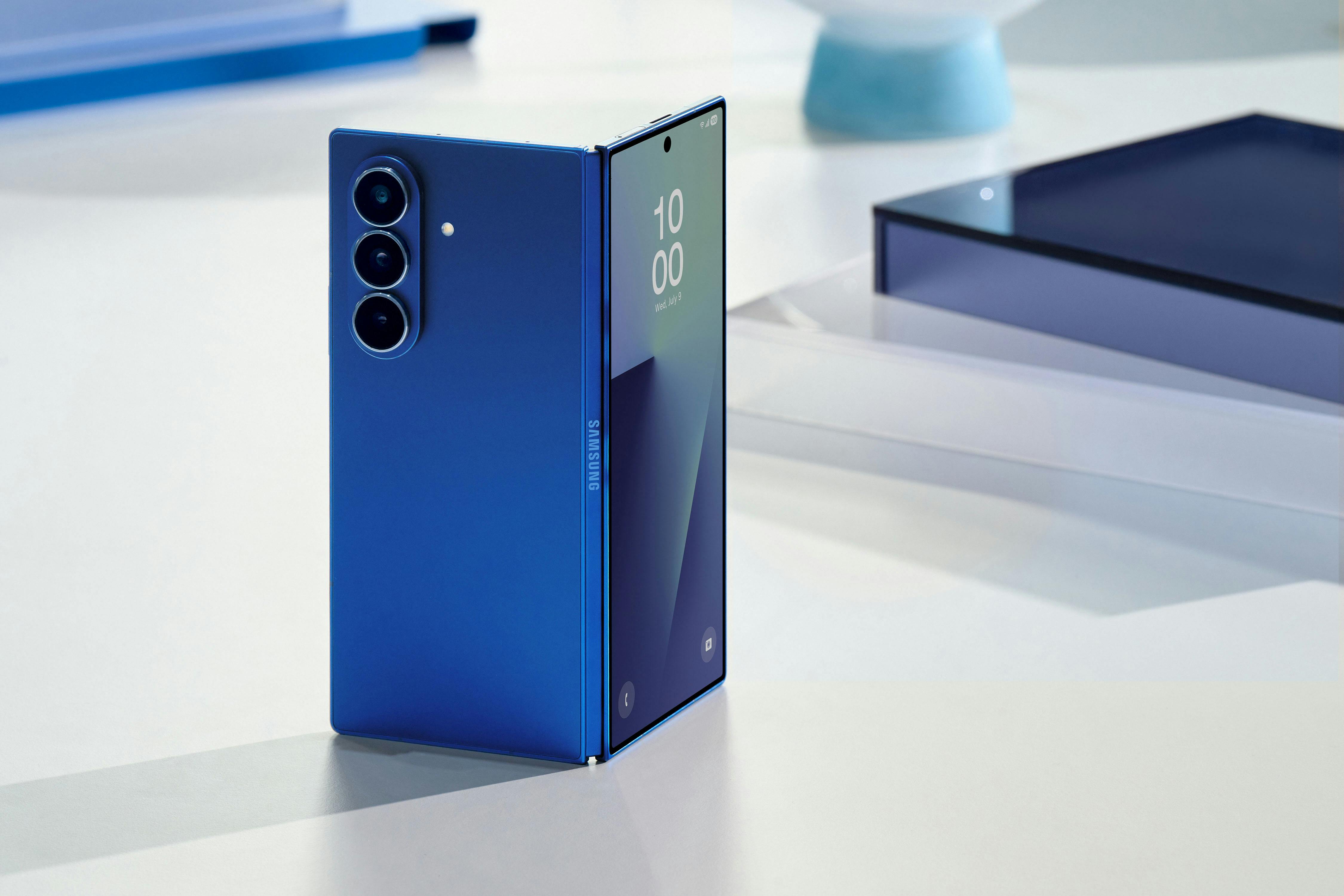 Den store, foldbare otte-tommers skærm er flot og funktionel, men blev lidt for ofte glemt under dagligt brug, da vi testede telefonen.