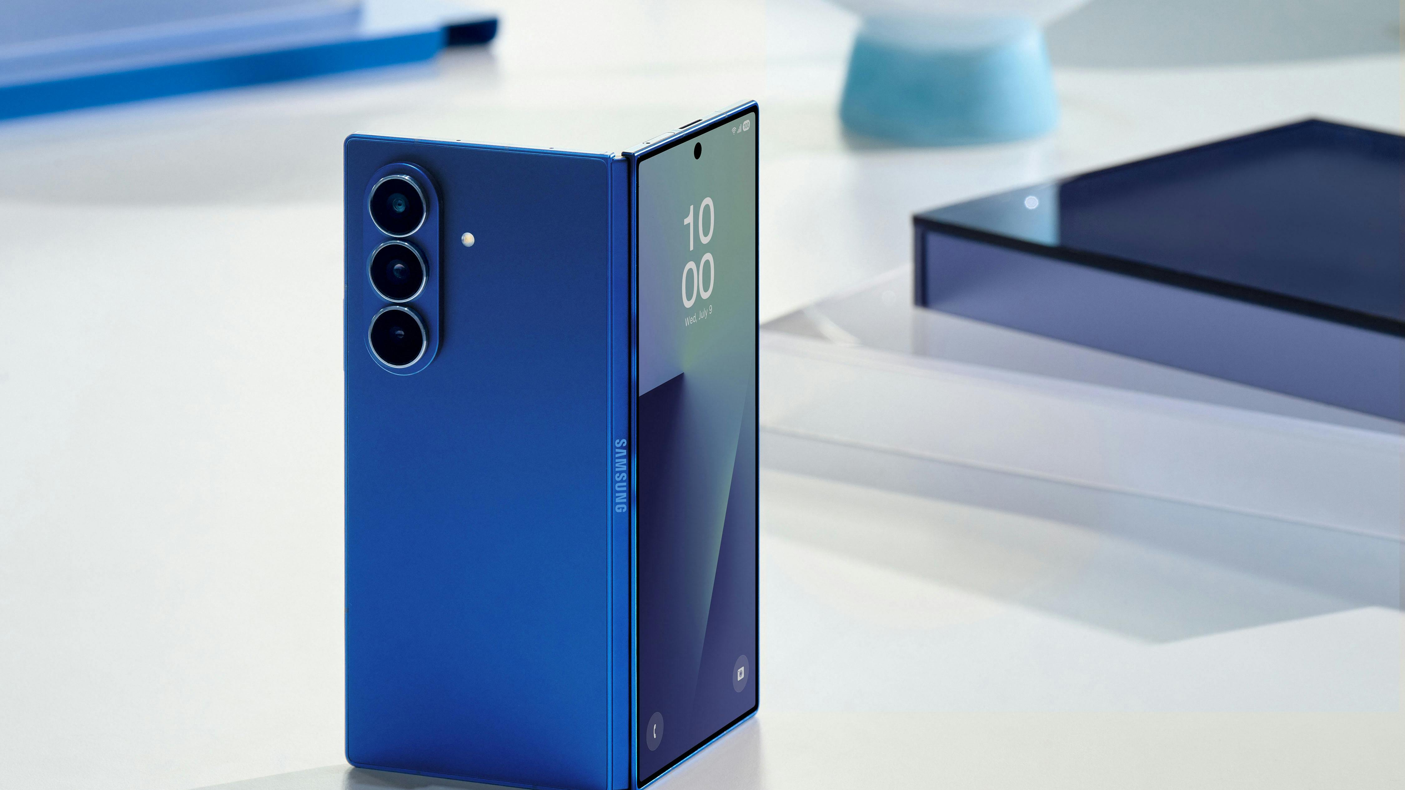 Den store, foldbare otte-tommers skærm er flot og funktionel, men blev lidt for ofte glemt under dagligt brug, da vi testede telefonen.