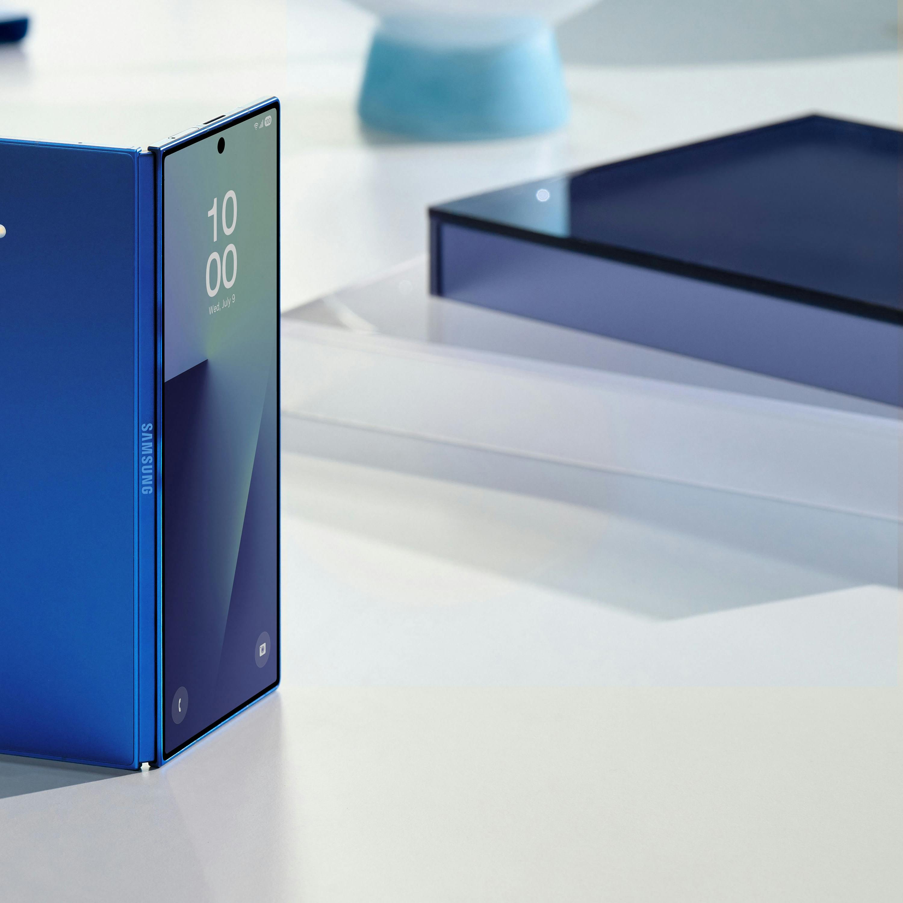 Den store, foldbare otte-tommers skærm er flot og funktionel, men blev lidt for ofte glemt under dagligt brug, da vi testede telefonen.