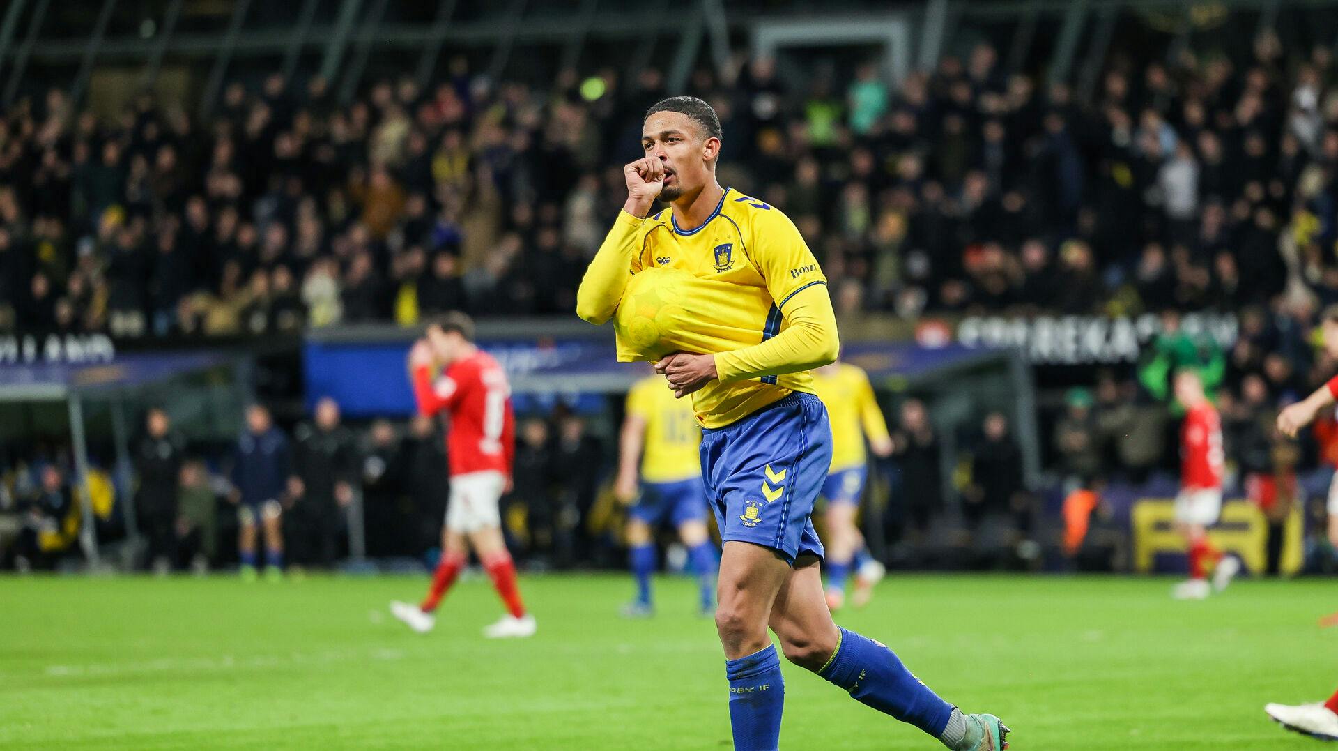 Efter et mål afslørede Frederik Alves graviditeten tilbage i marts.