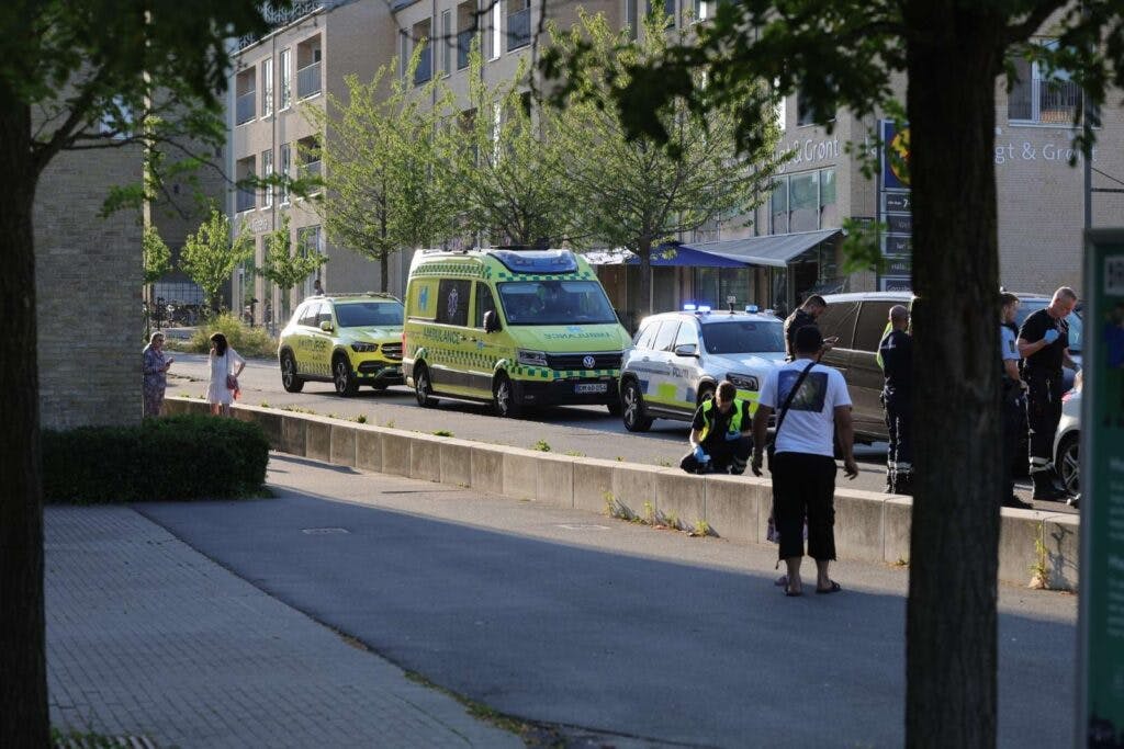 Efter mere end en uge er gerningsmanden stadig ikke fanget. 