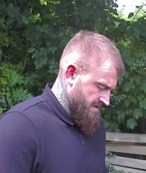 Politiet leder efter denne mand, der mistænkes for at have snydt ældre borgere ved at udgive sig for bankansat.
