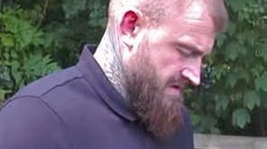 Politiet leder efter denne mand, der mistænkes for at have snydt ældre borgere ved at udgive sig for bankansat.