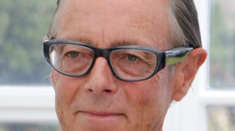 Mangemillionæren Michael Hill er død.