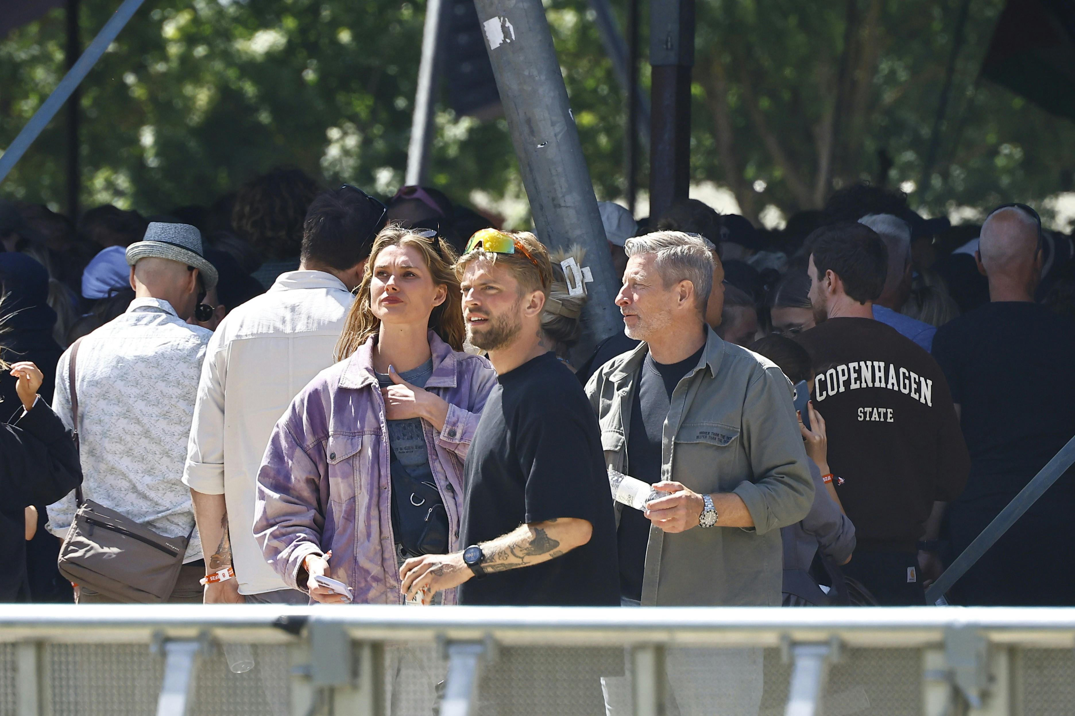 Parret blev spottet sammen til APACHA koncert på Roskilde Festival.