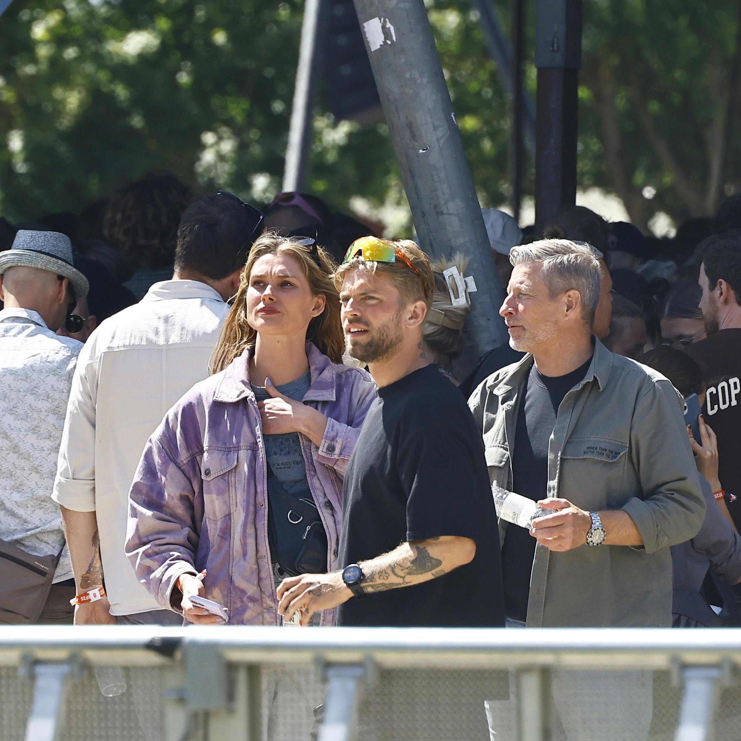 Parret blev spottet sammen til APACHA koncert på Roskilde Festival.