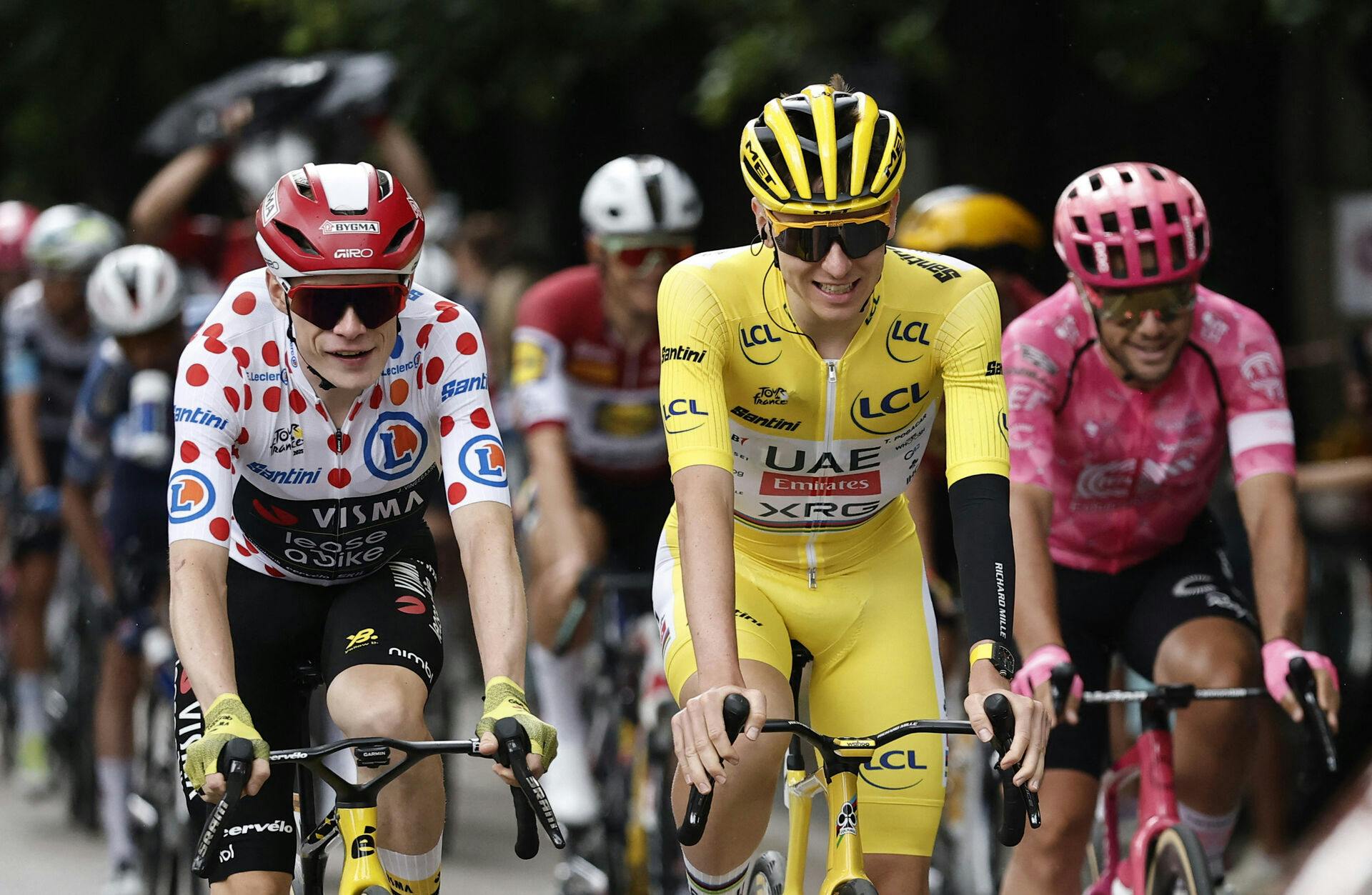 Tadej Pogacar og Jonas Vingegaard kommer ikke til at dyste om sejren i Vueltaen. Tadej Pogacar stiller nemlig ikke til start.