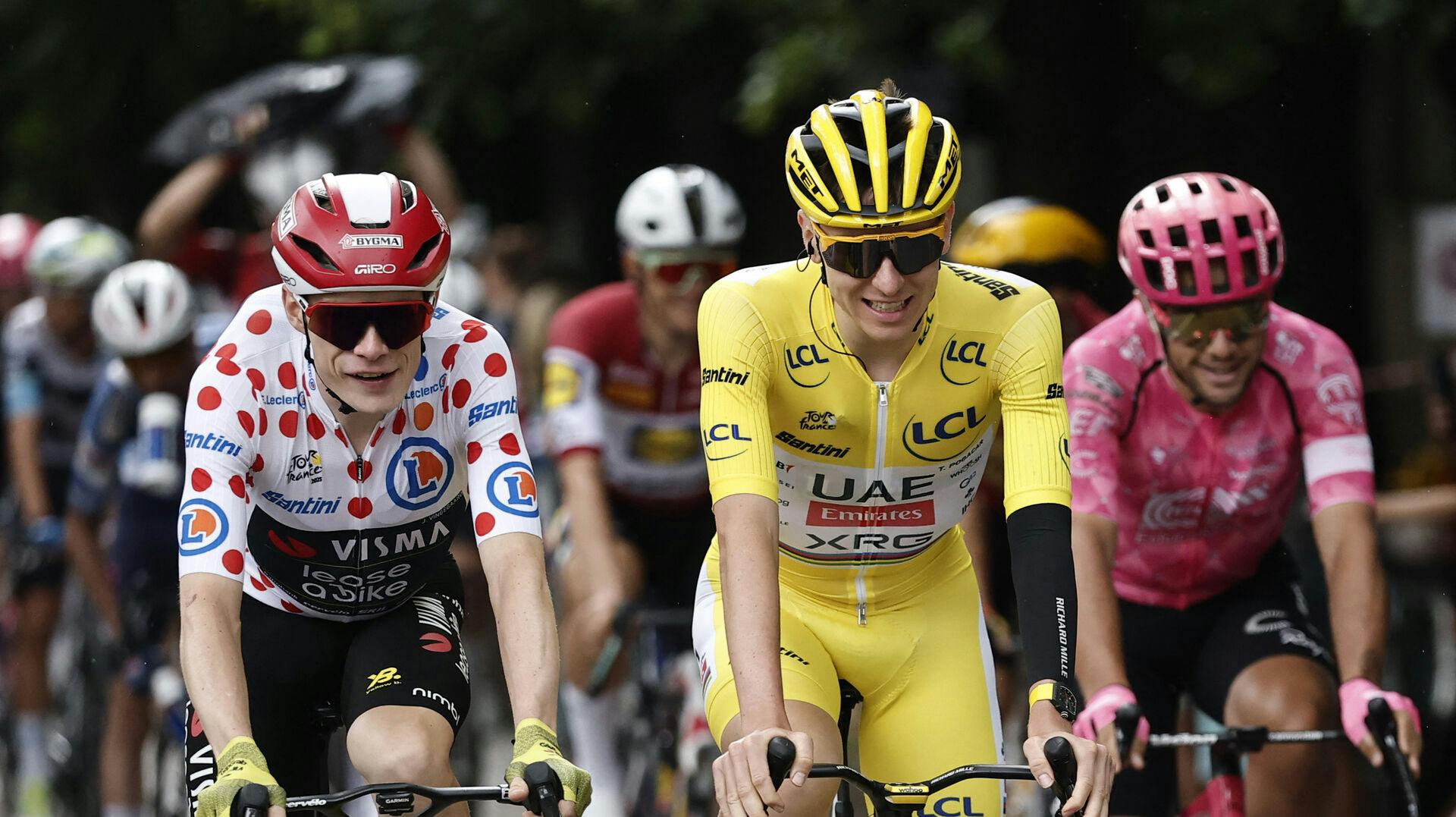 Tadej Pogacar og Jonas Vingegaard kommer ikke til at dyste om sejren i Vueltaen. Tadej Pogacar stiller nemlig ikke til start.