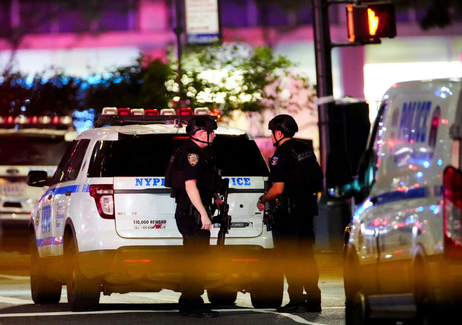 Police officers work near the scene of a reported shooter situation in the Manhattan borough of New York City, U.S. July 28, 2025. REUTERS/Eduardo Munoz