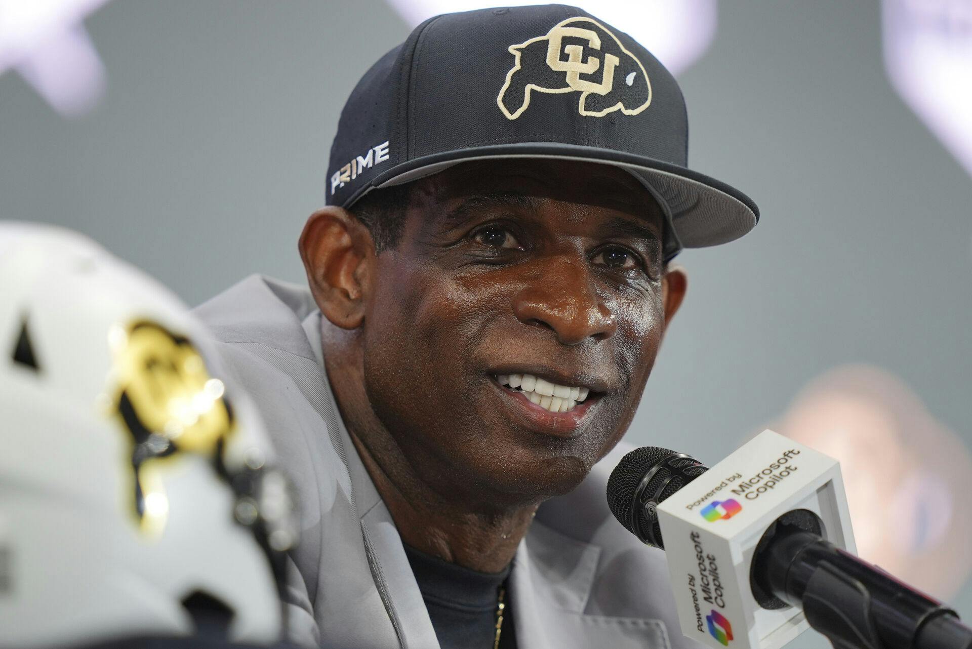 Deion Sanders efter han blev kureret for kræft.