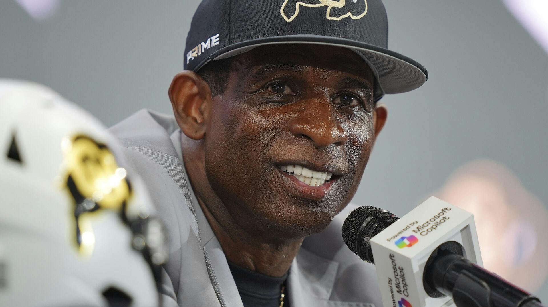 Deion Sanders efter han blev kureret for kræft.