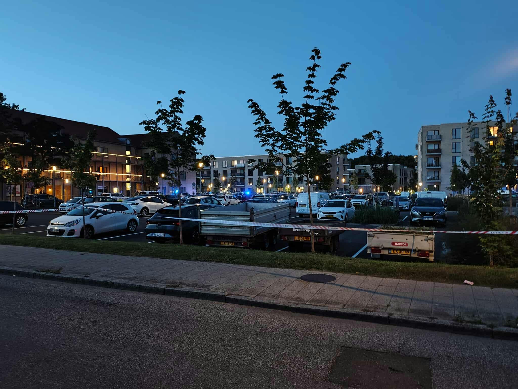 Et større området er afspærret i forbindelse skudepisoden, hvor en person angiveligt er kommet til skade.
