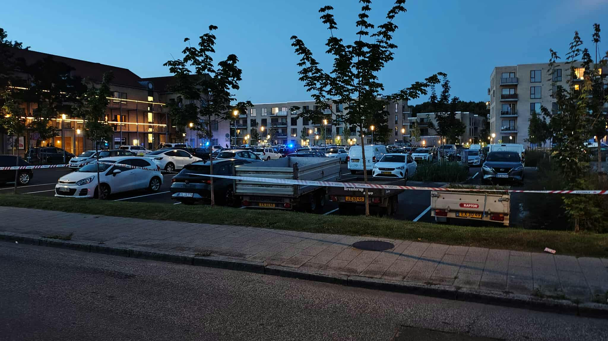 Et større området er afspærret i forbindelse skudepisoden, hvor en person angiveligt er kommet til skade.